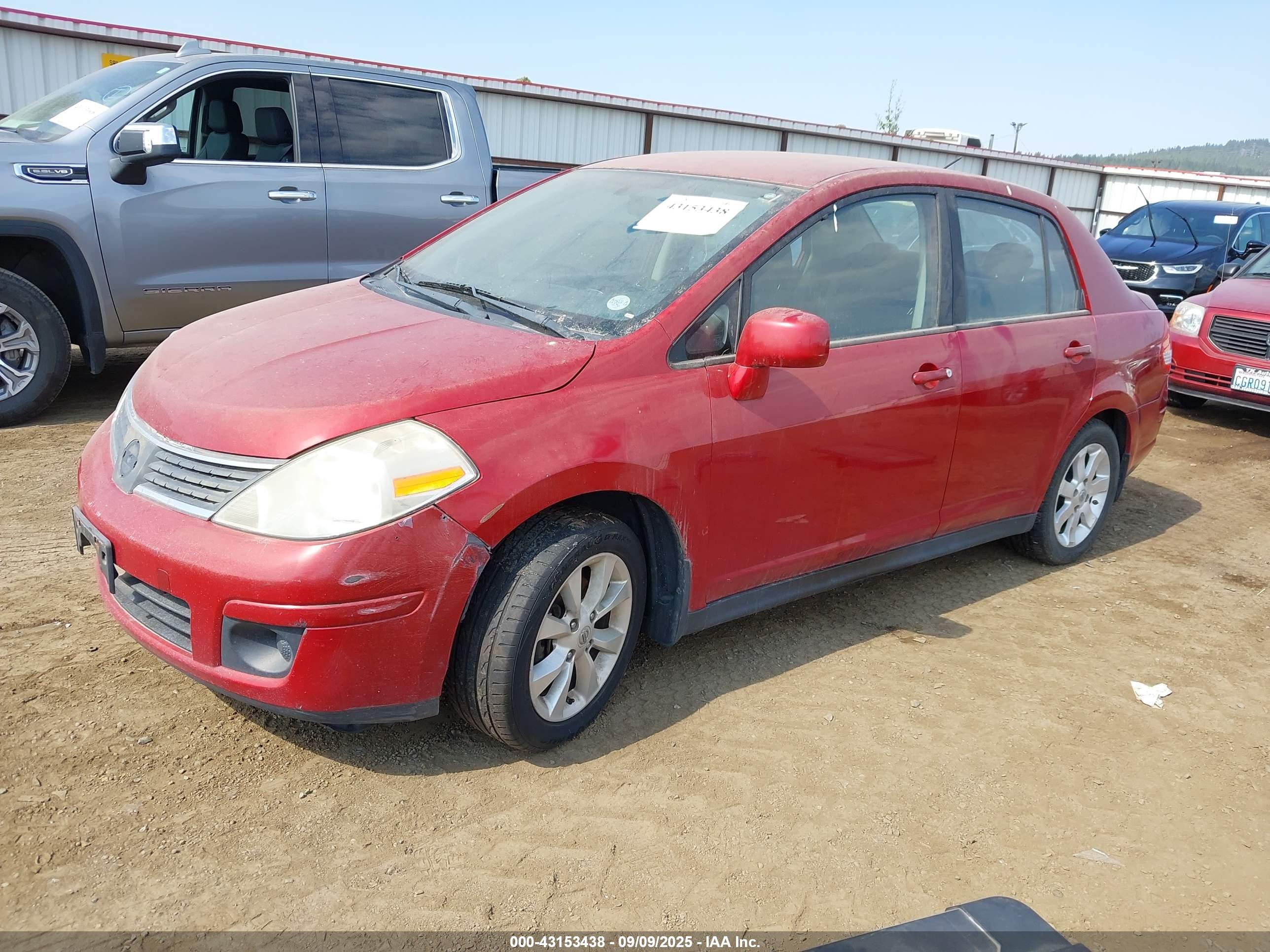 NISSAN VERSA image 2