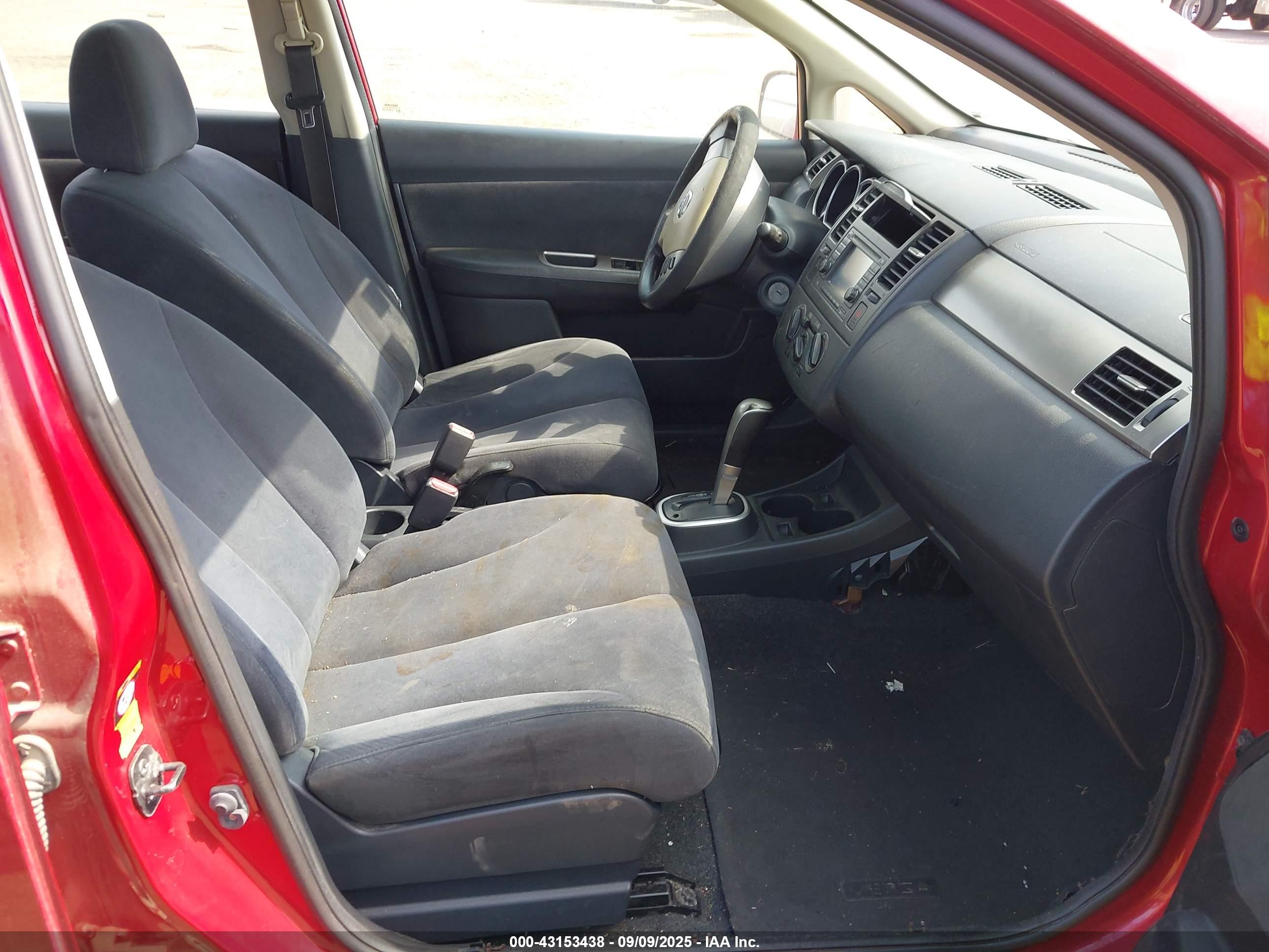 NISSAN VERSA image 5