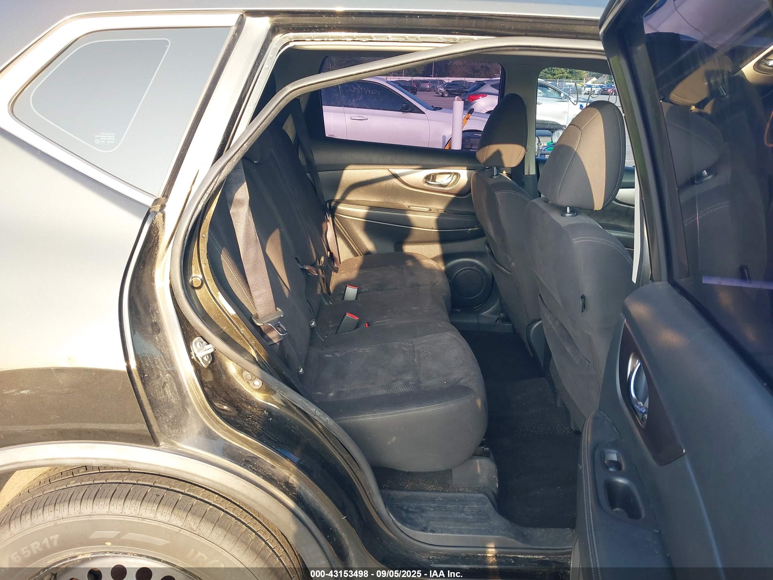 NISSAN ROGUE image 8