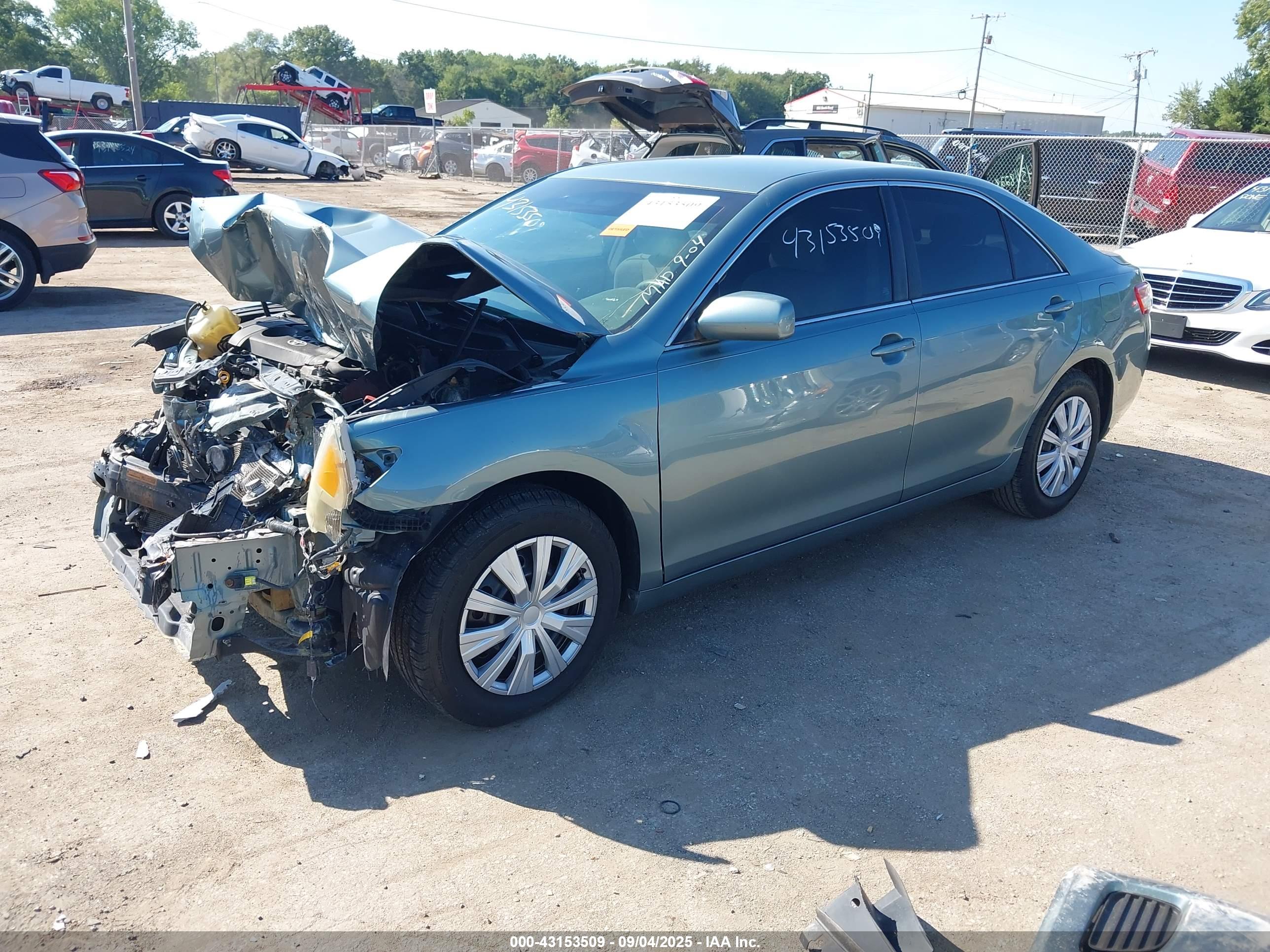TOYOTA CAMRY image 2