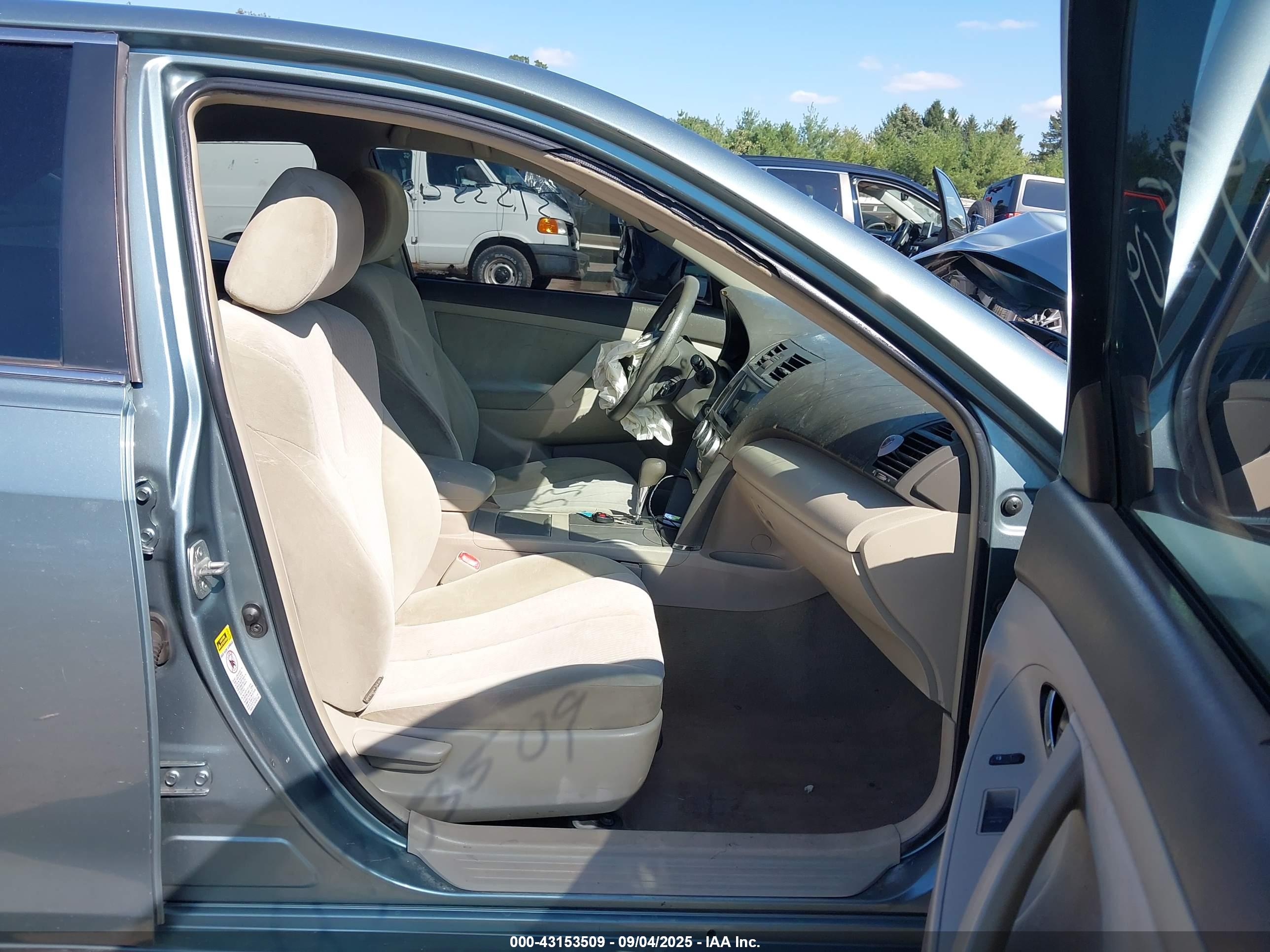 TOYOTA CAMRY image 5