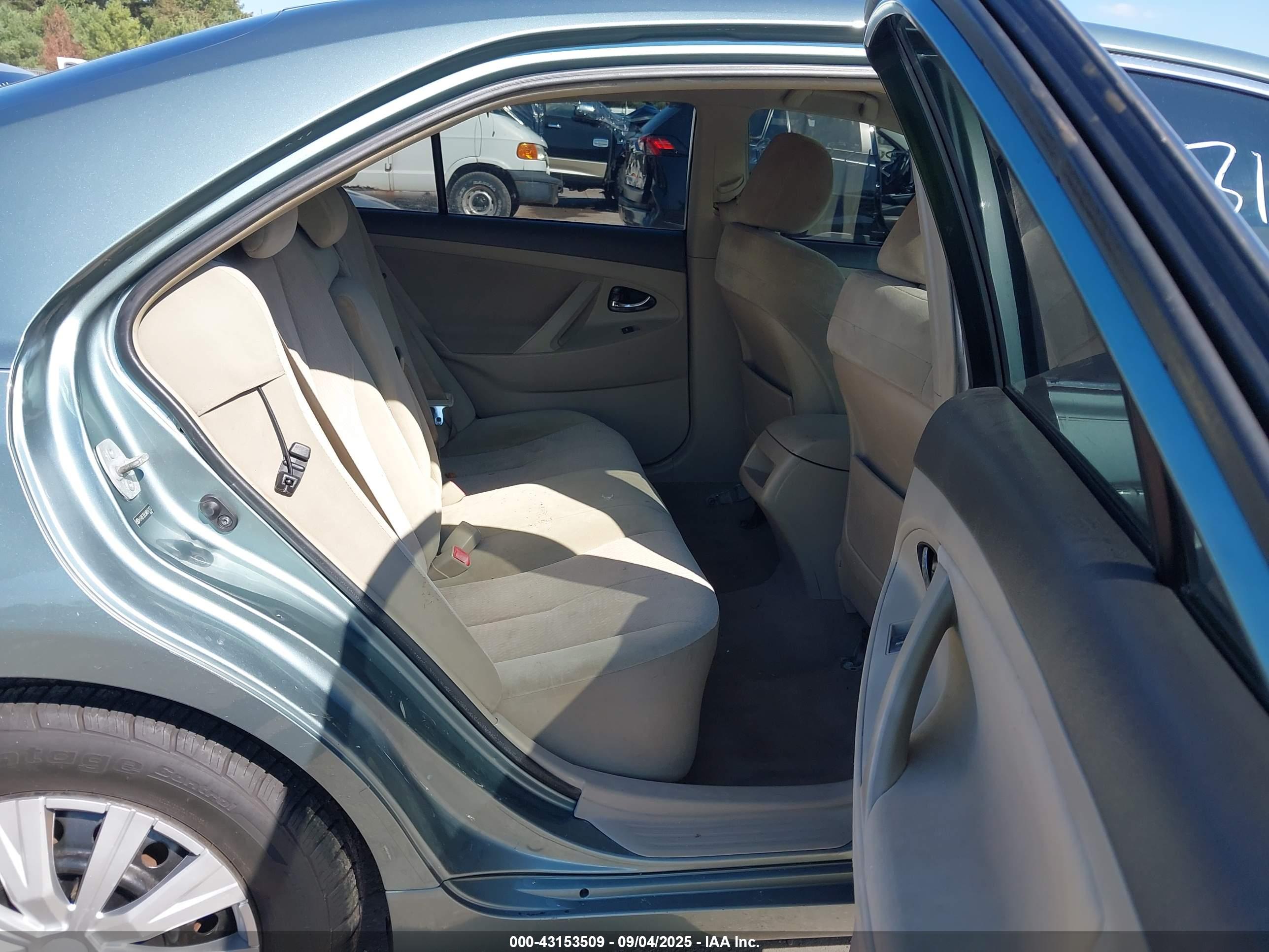 TOYOTA CAMRY image 8