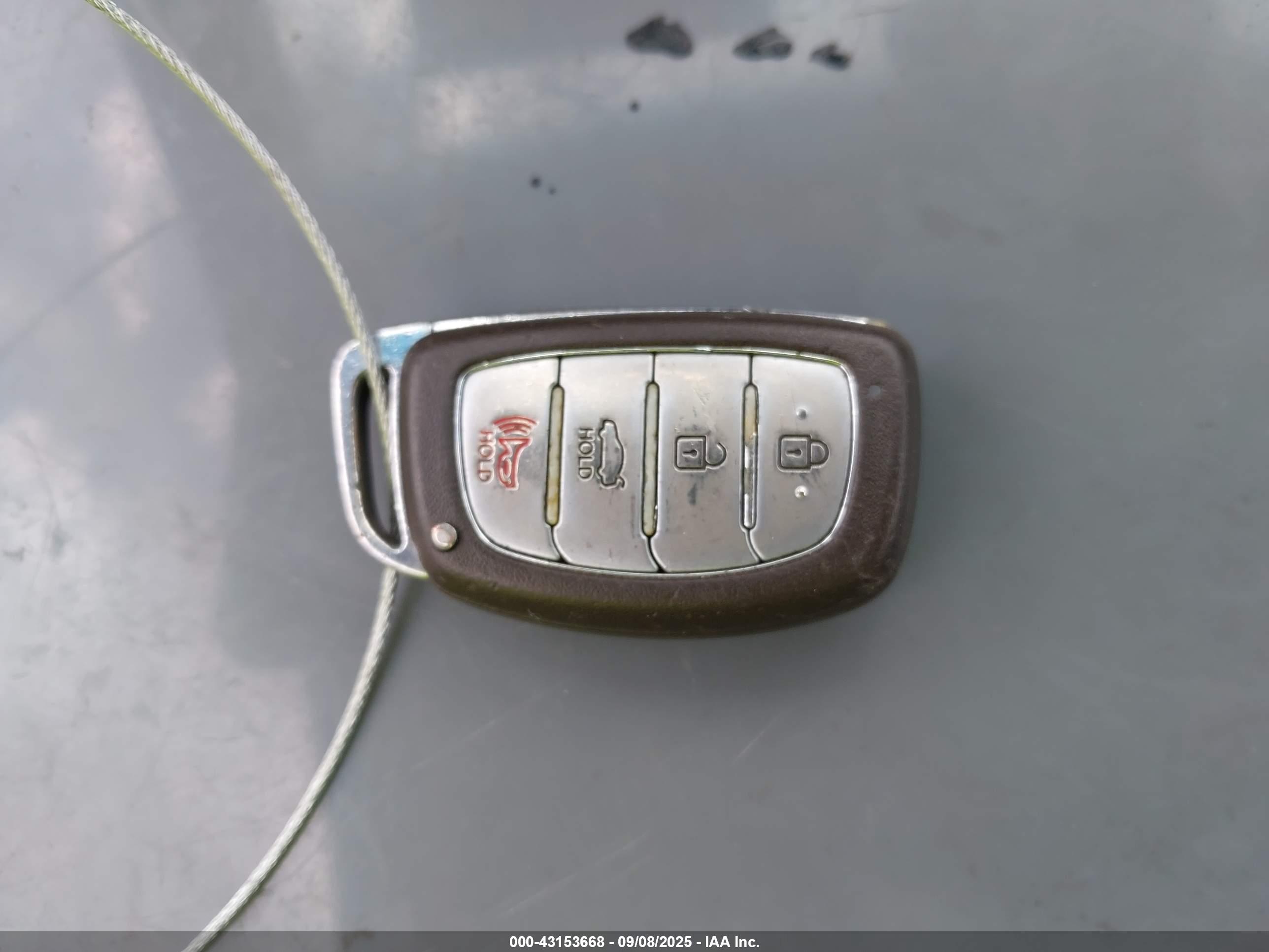 HYUNDAI ELANTRA image 11
