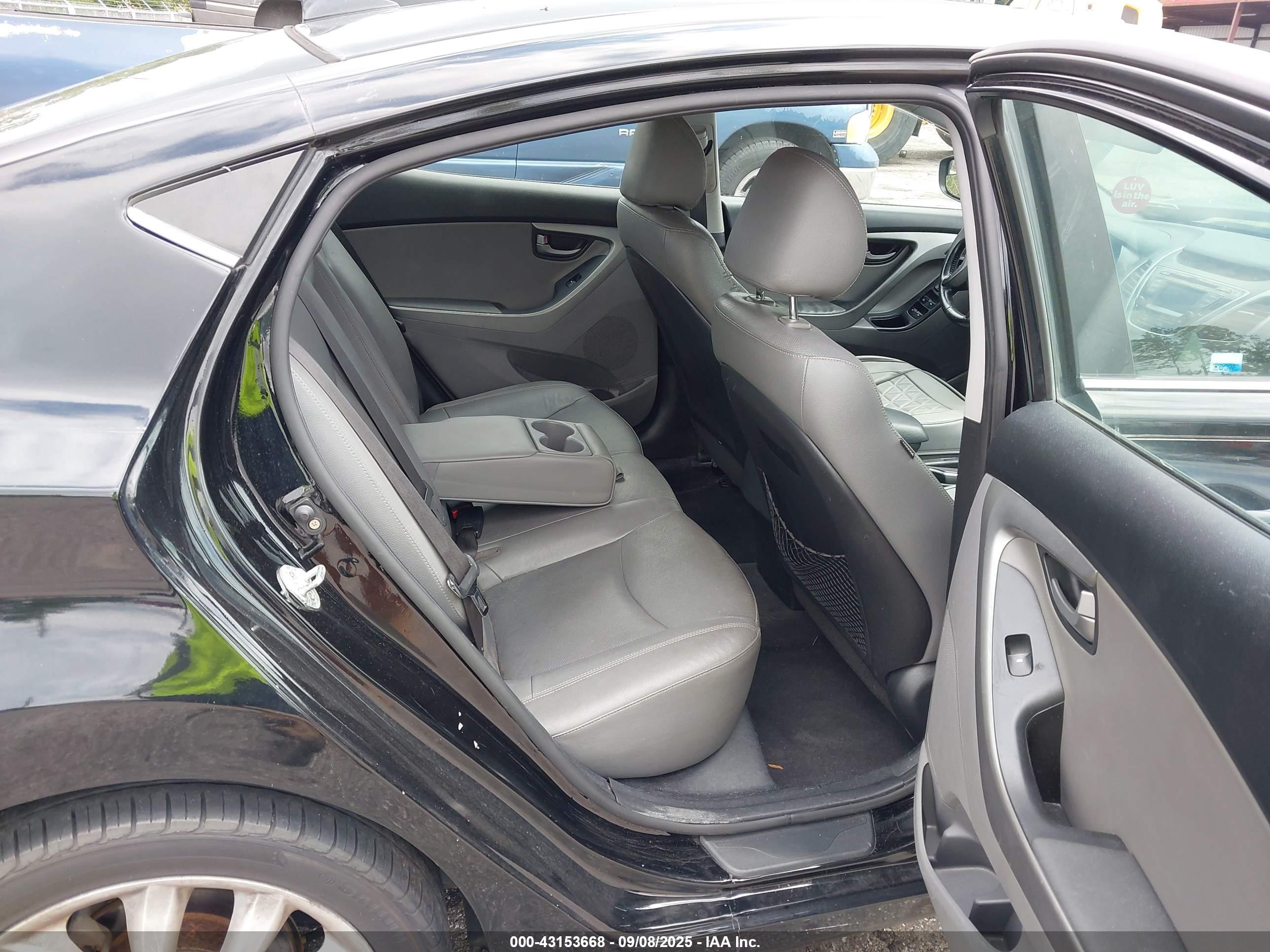 HYUNDAI ELANTRA image 8