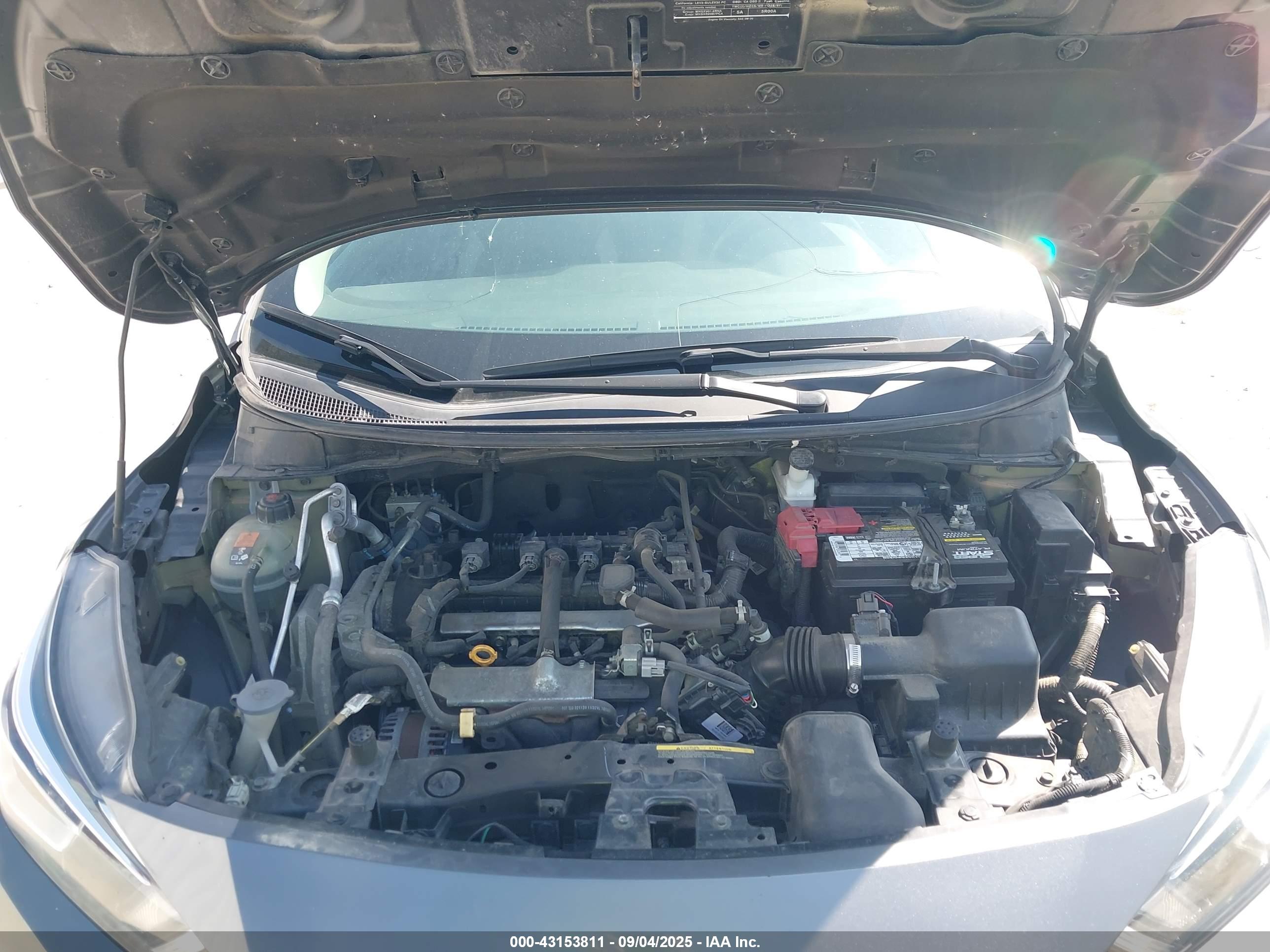 NISSAN VERSA image 10