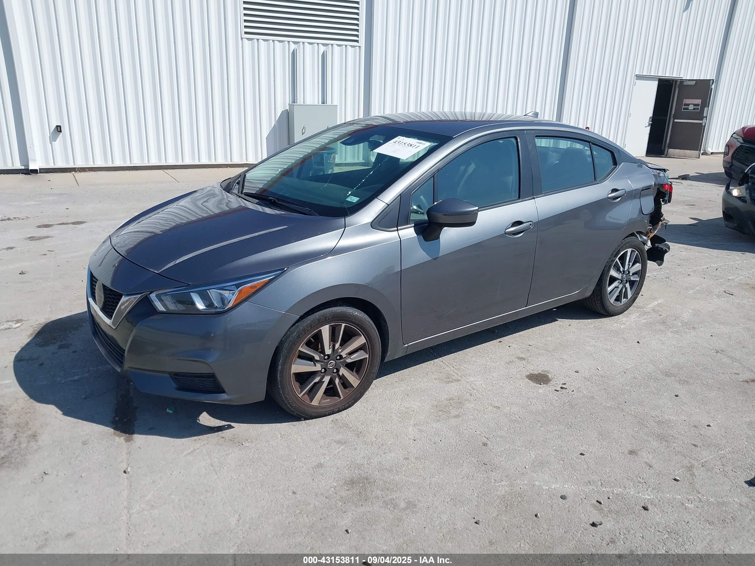 NISSAN VERSA image 2