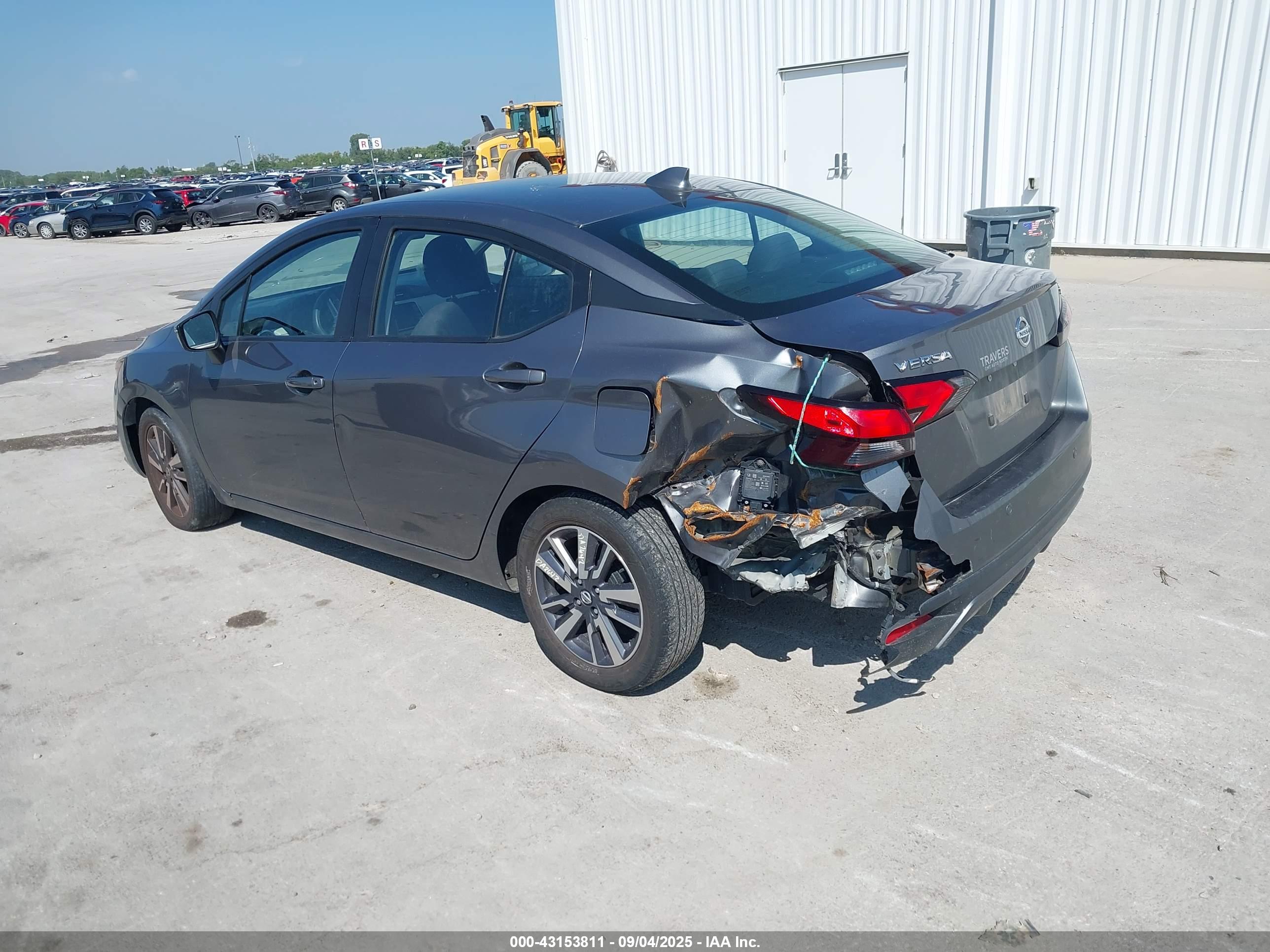 NISSAN VERSA image 3