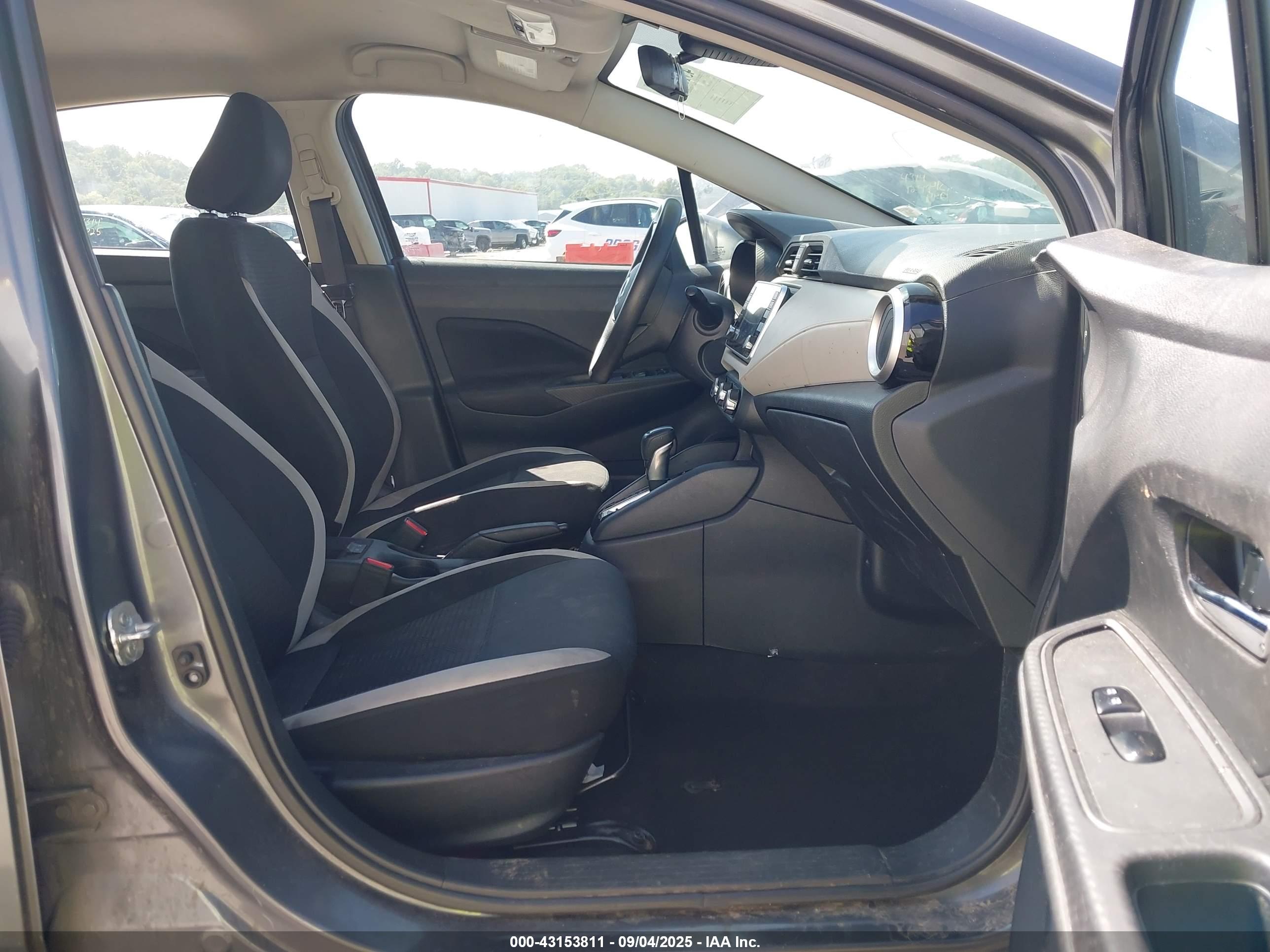 NISSAN VERSA image 5