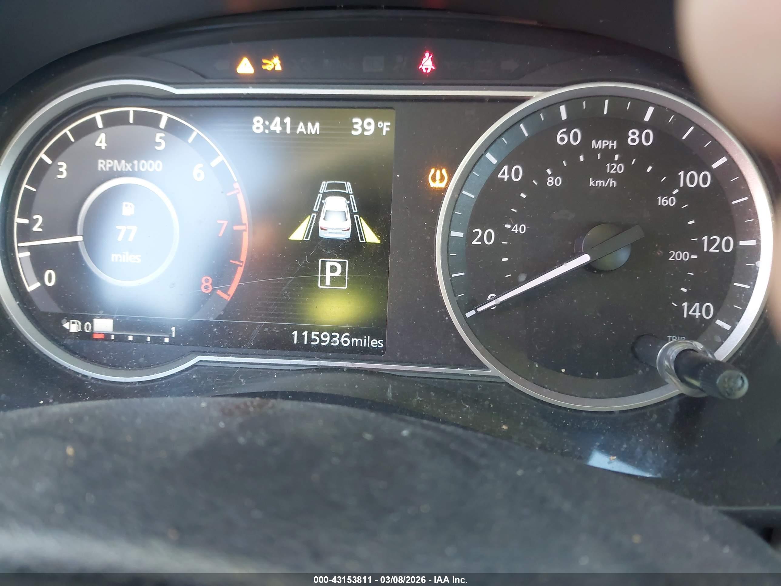 NISSAN VERSA image 7