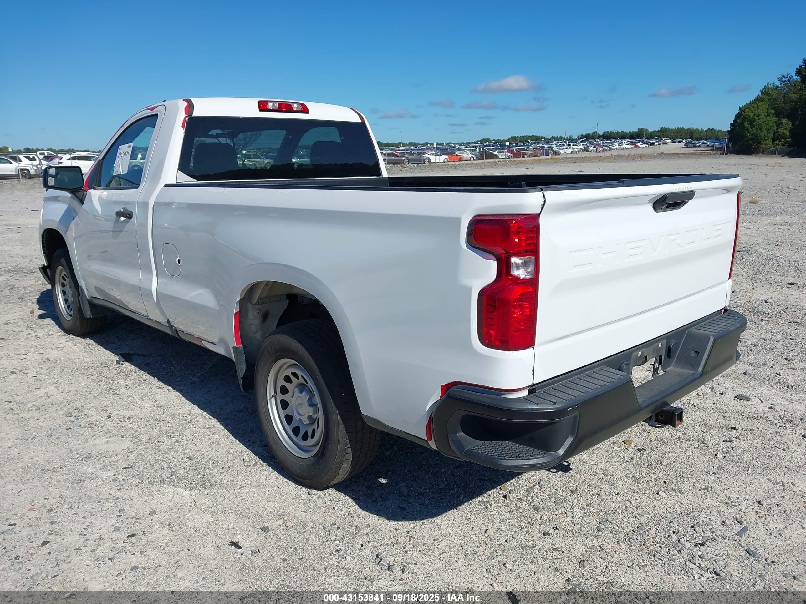 CHEVROLET SILVERADO image 3