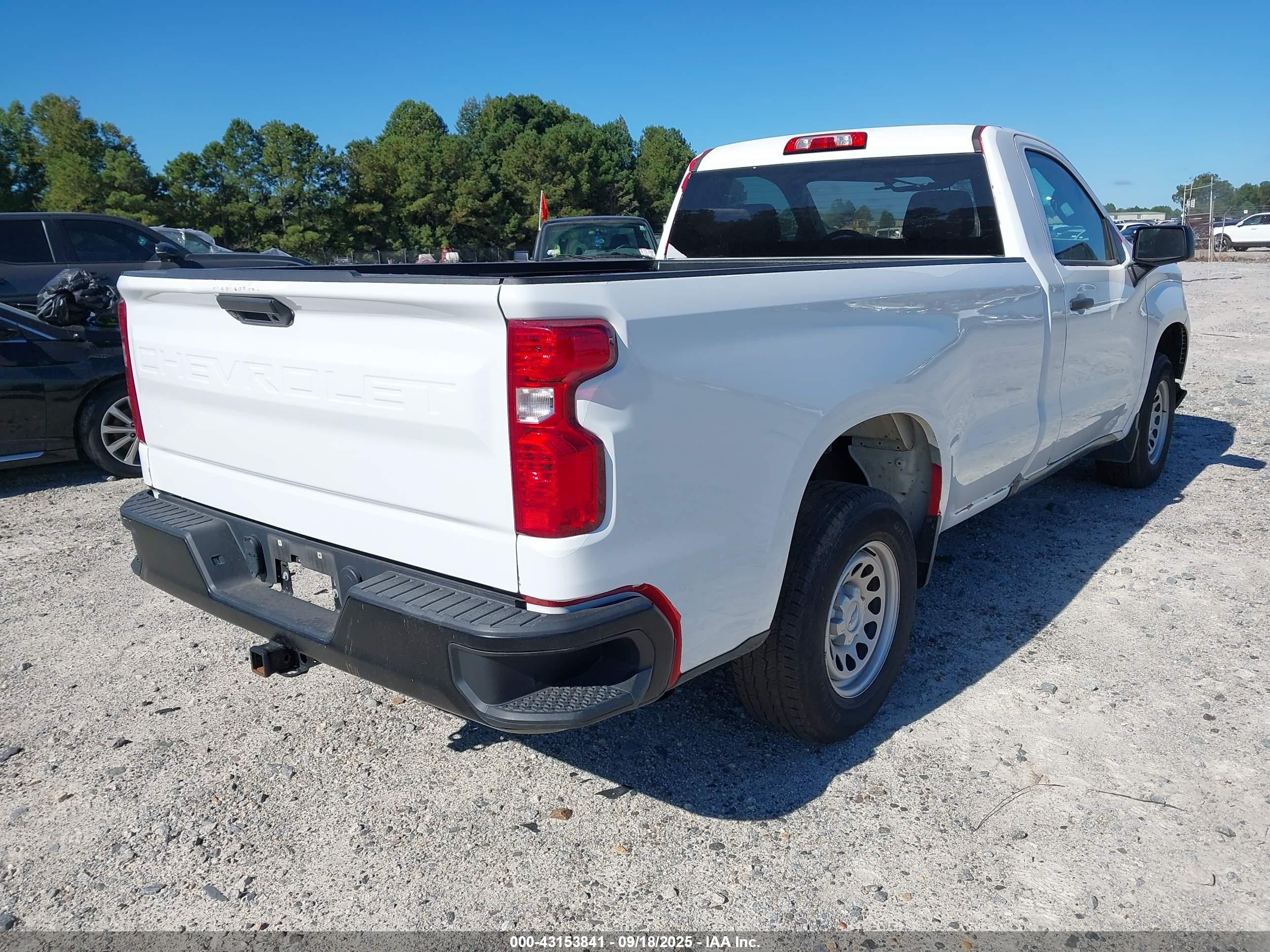 CHEVROLET SILVERADO image 4