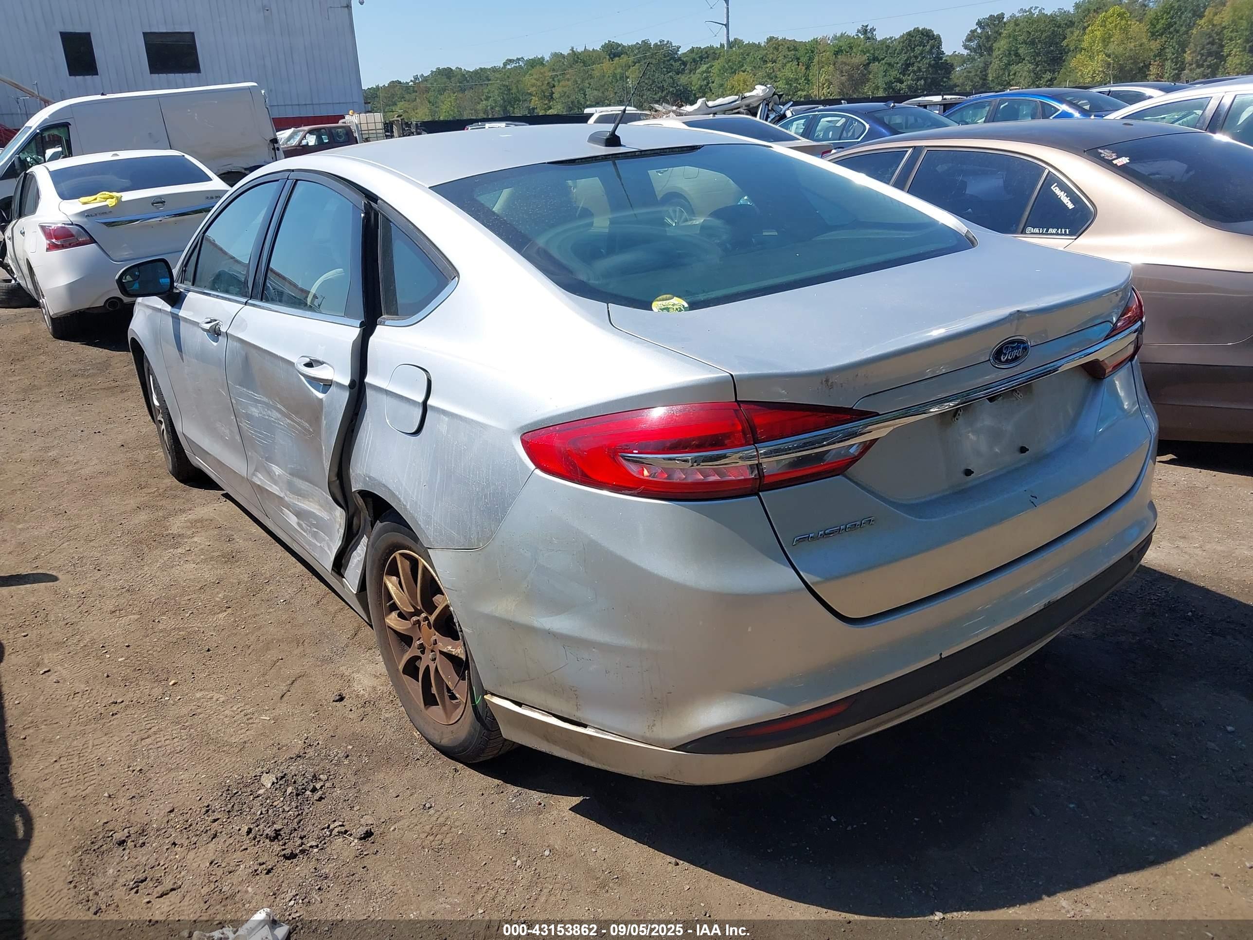 FORD FUSION image 3