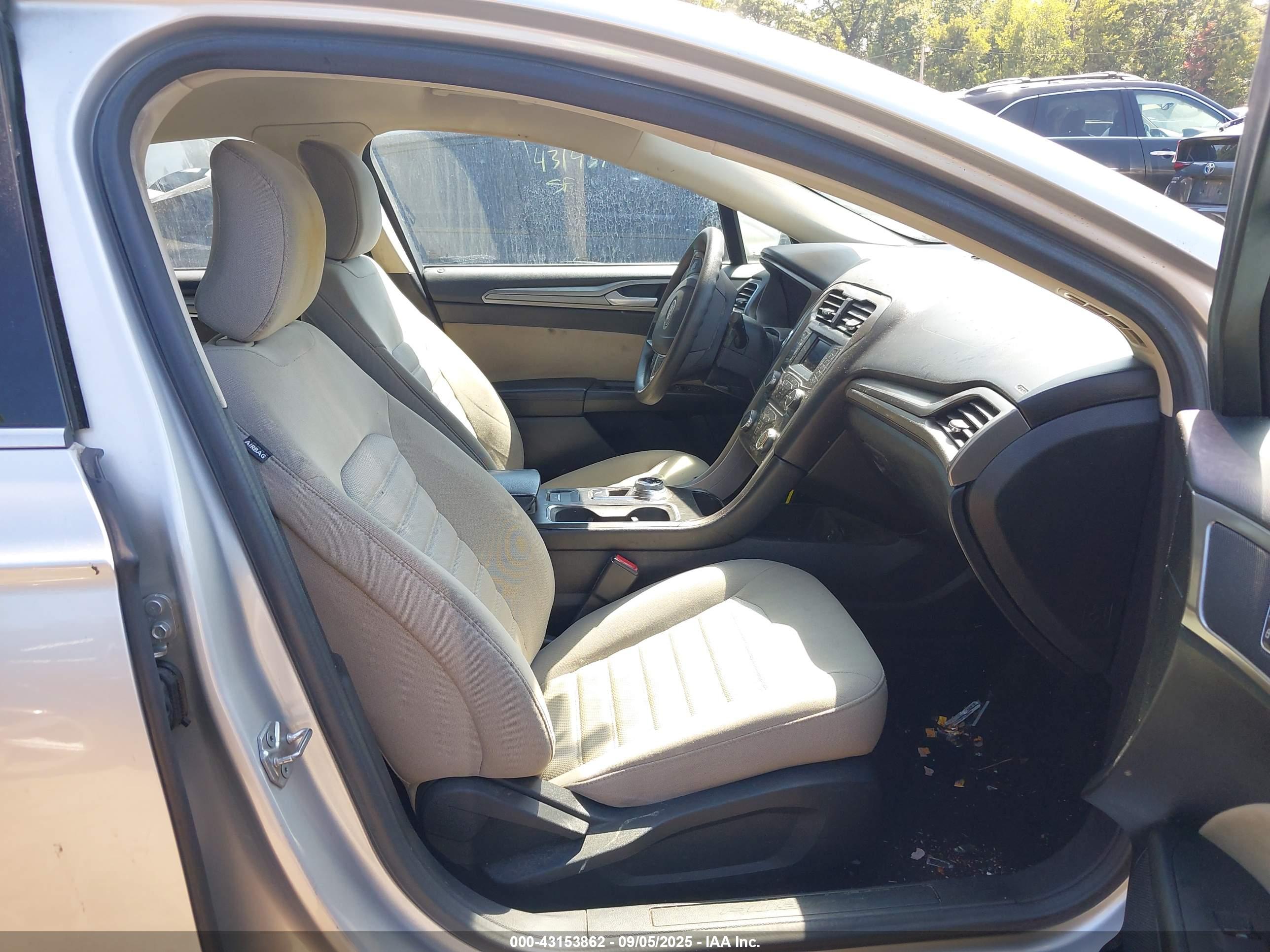 FORD FUSION image 5