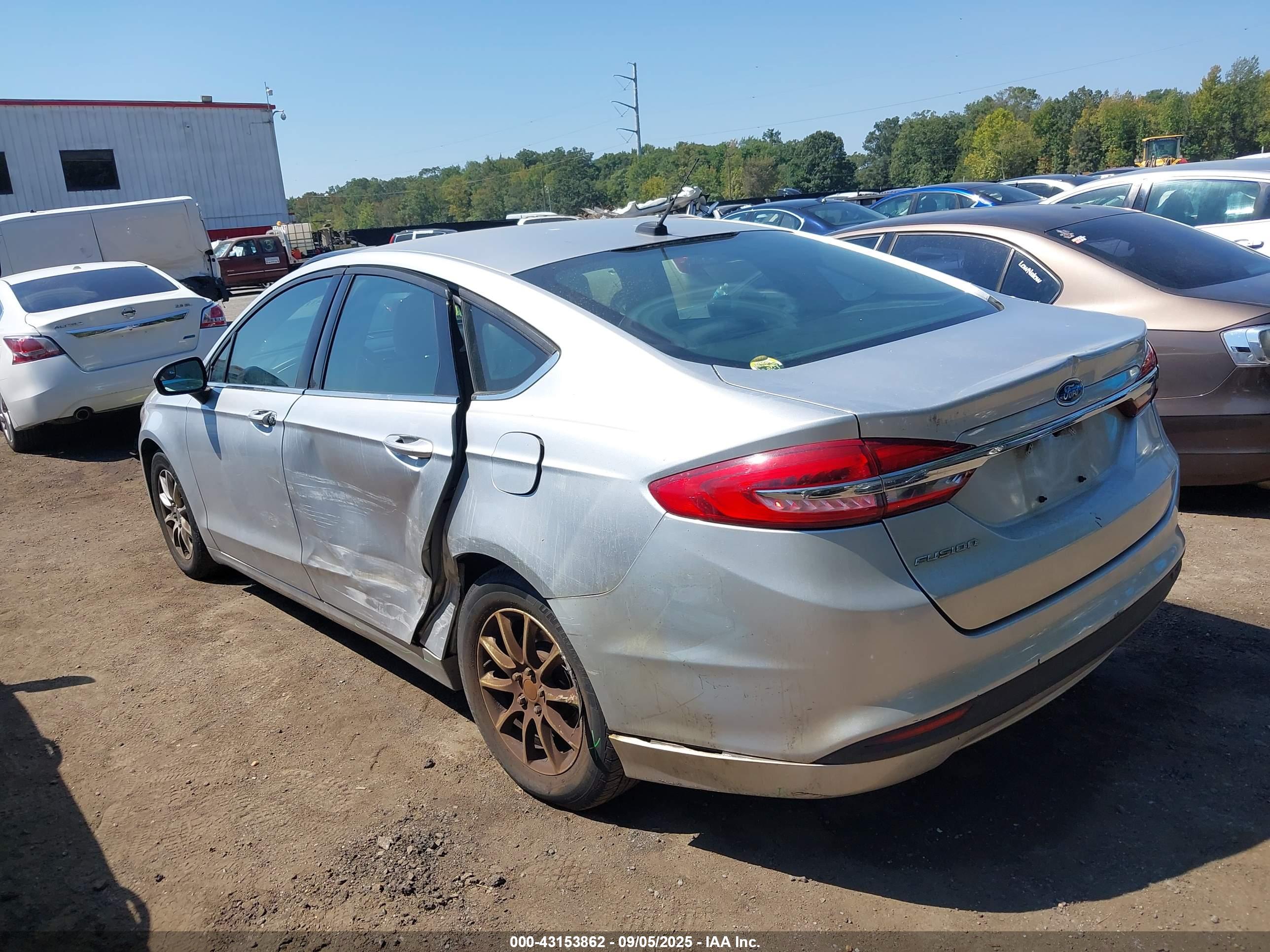 FORD FUSION image 6