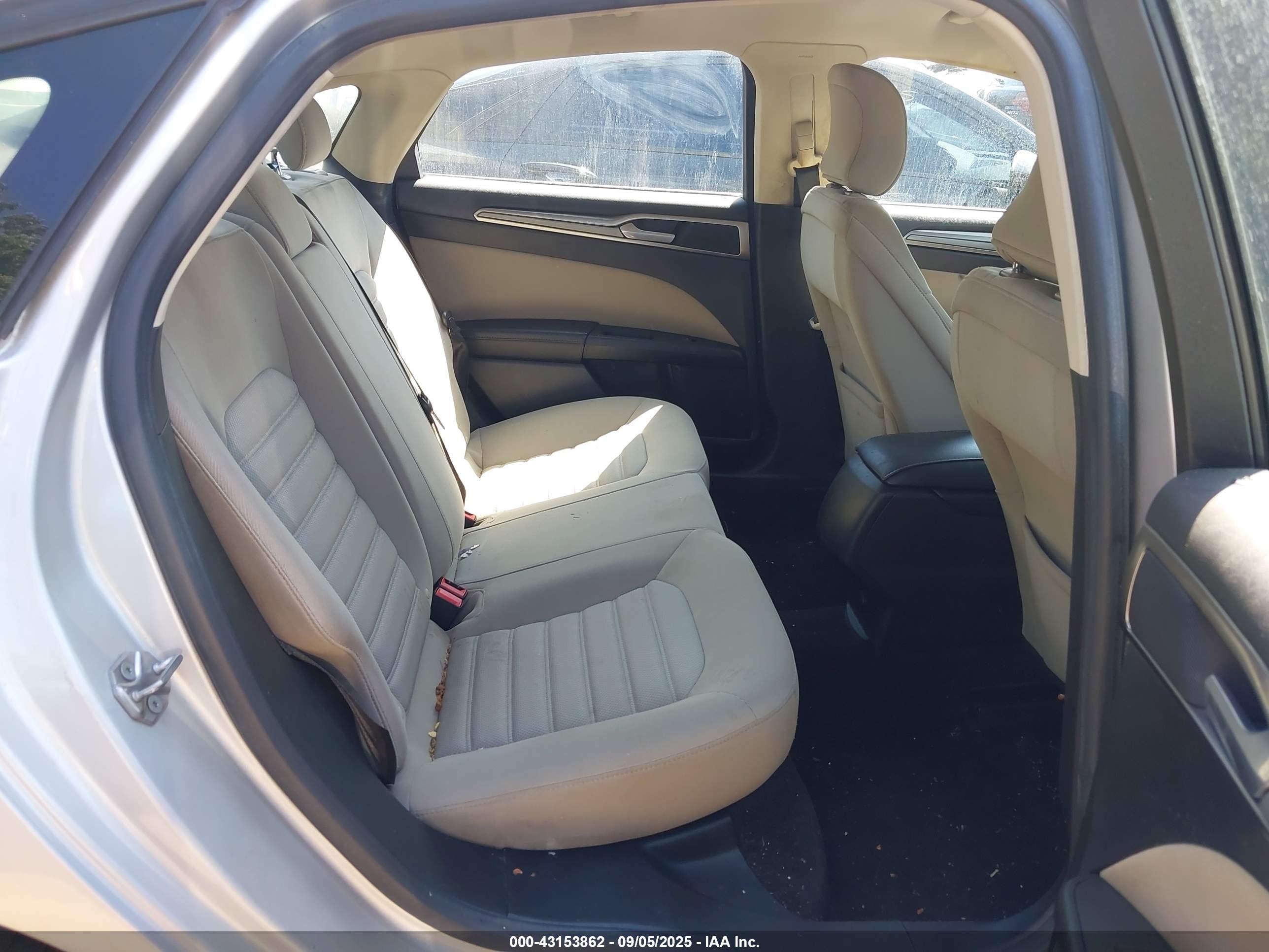 FORD FUSION image 8