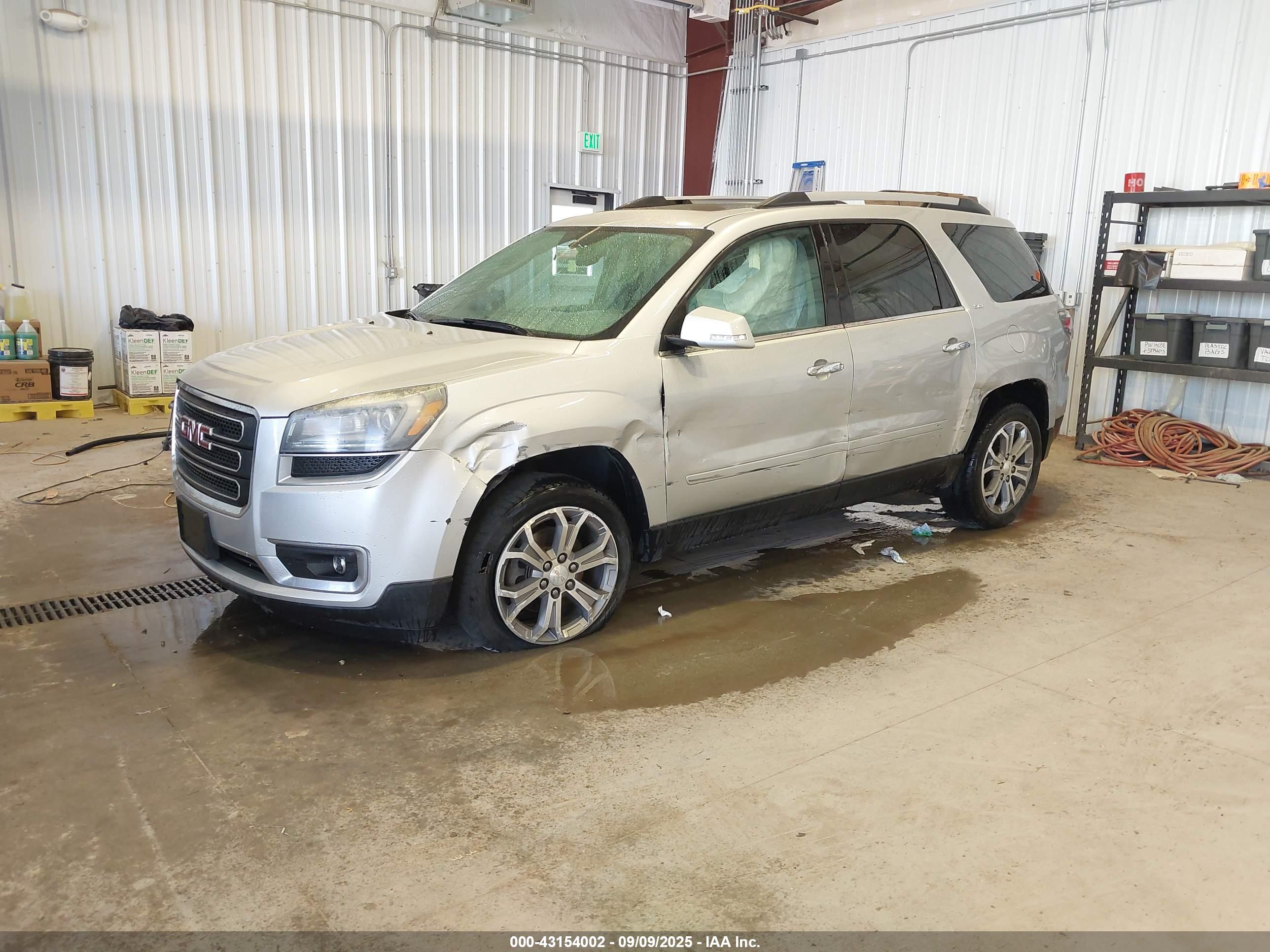 GMC ACADIA image 2
