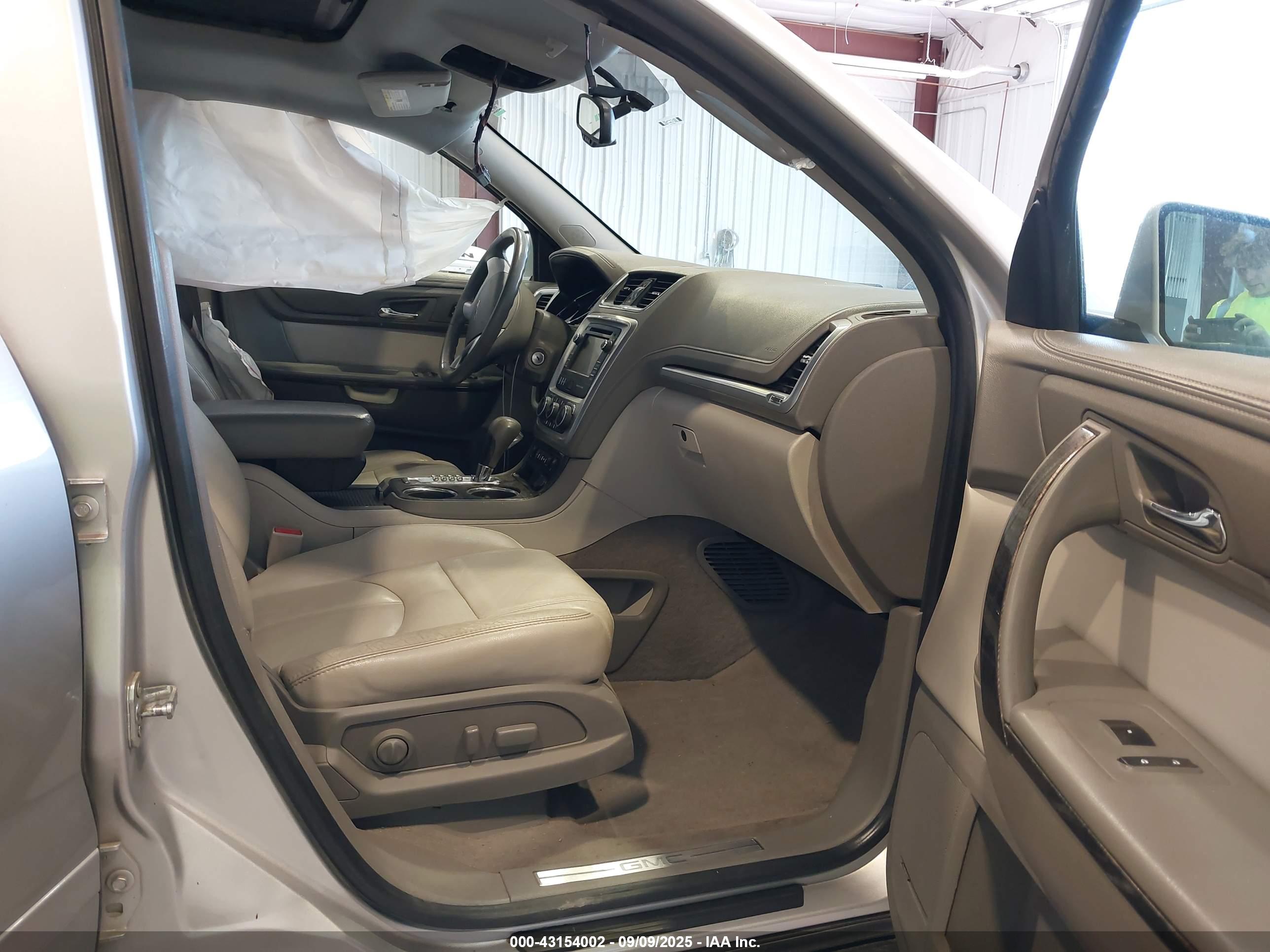 GMC ACADIA image 5