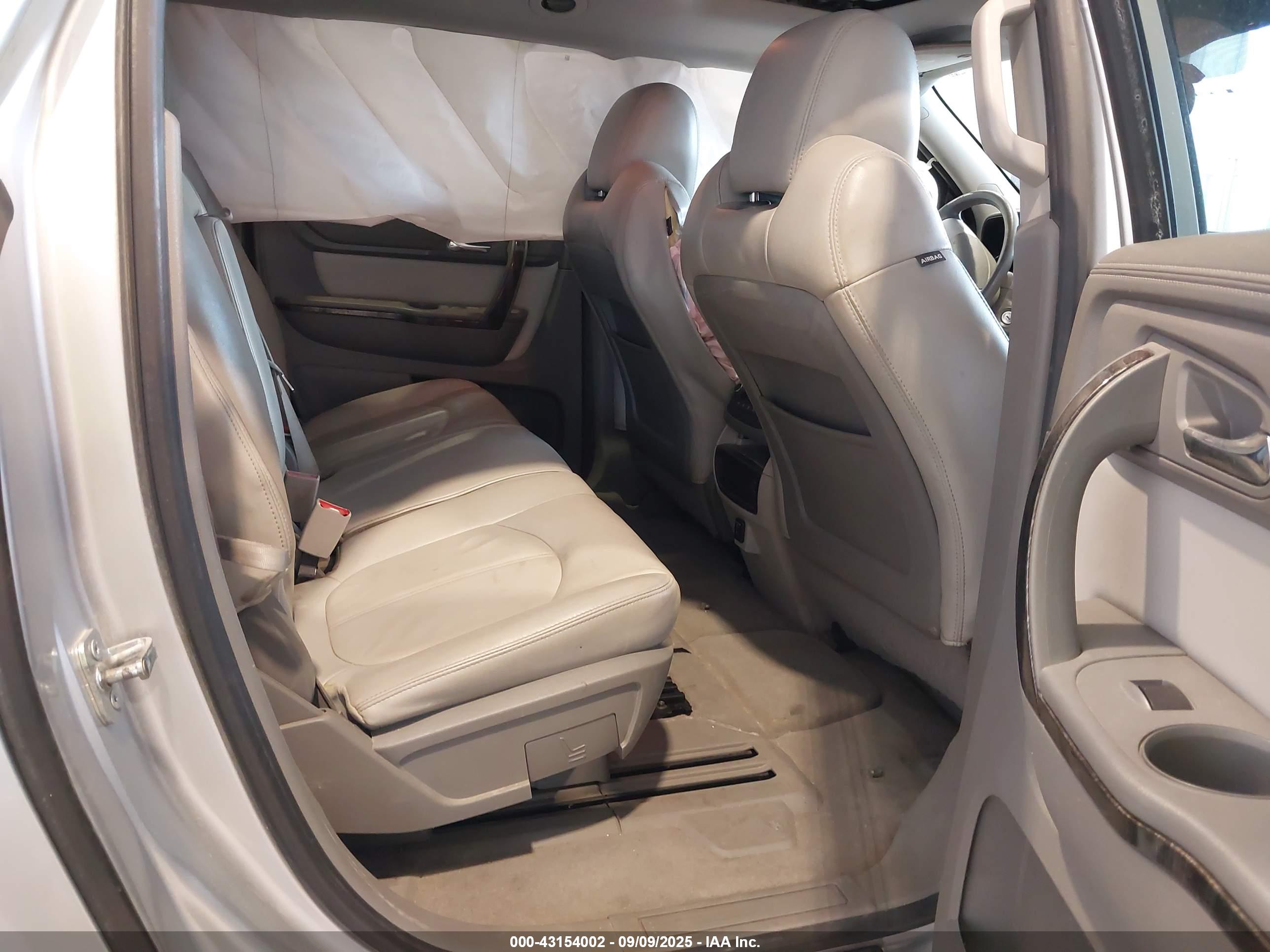 GMC ACADIA image 8