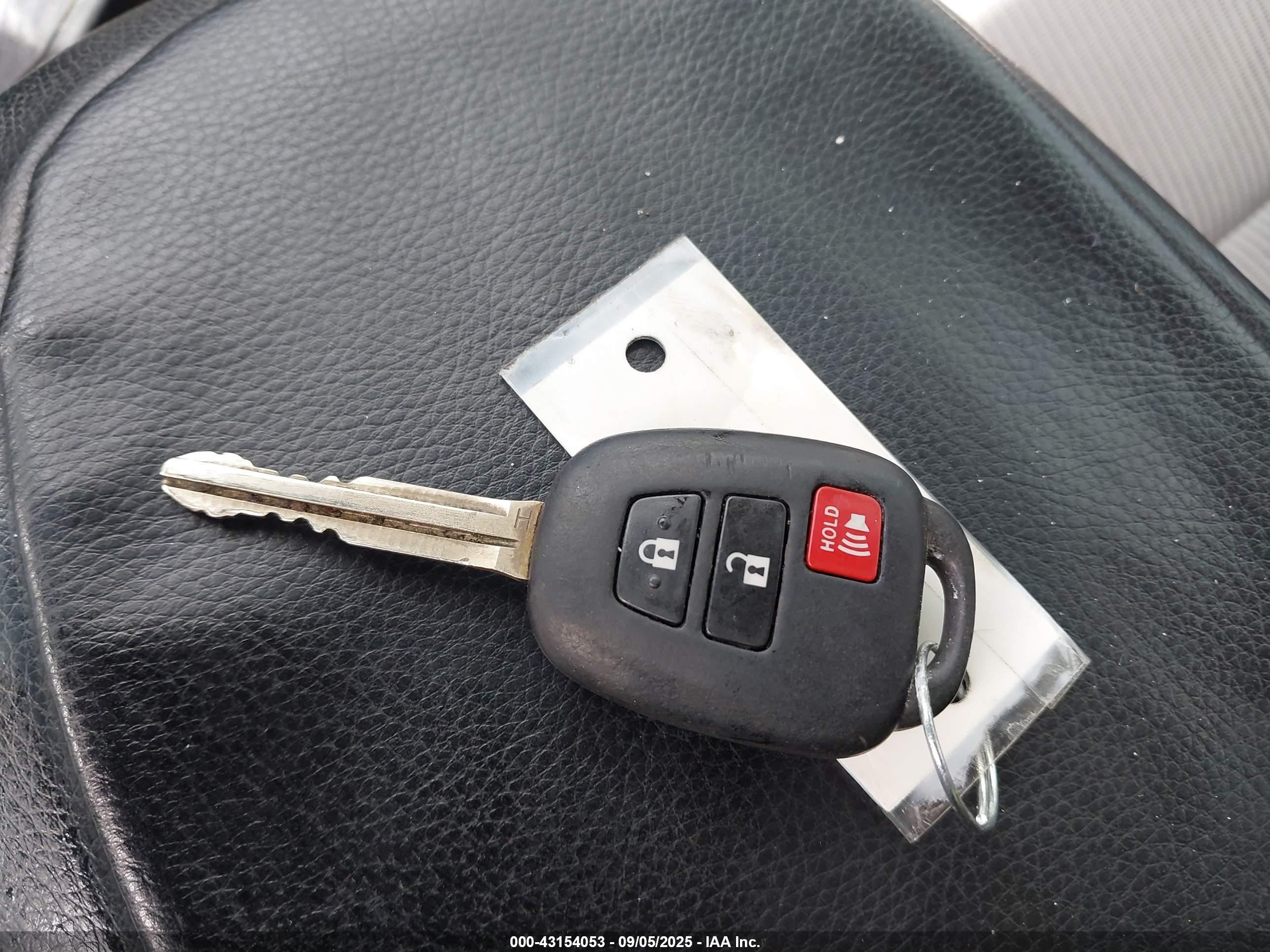 TOYOTA RAV4 image 11