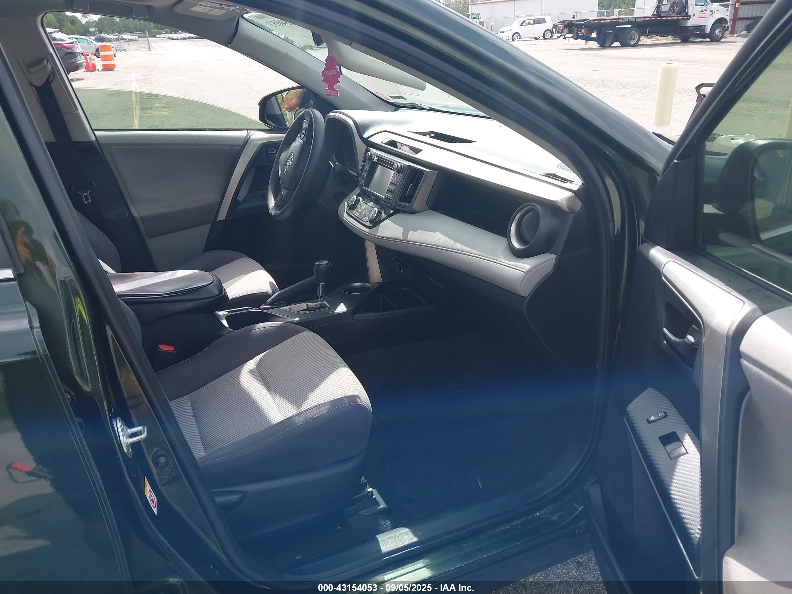TOYOTA RAV4 image 5