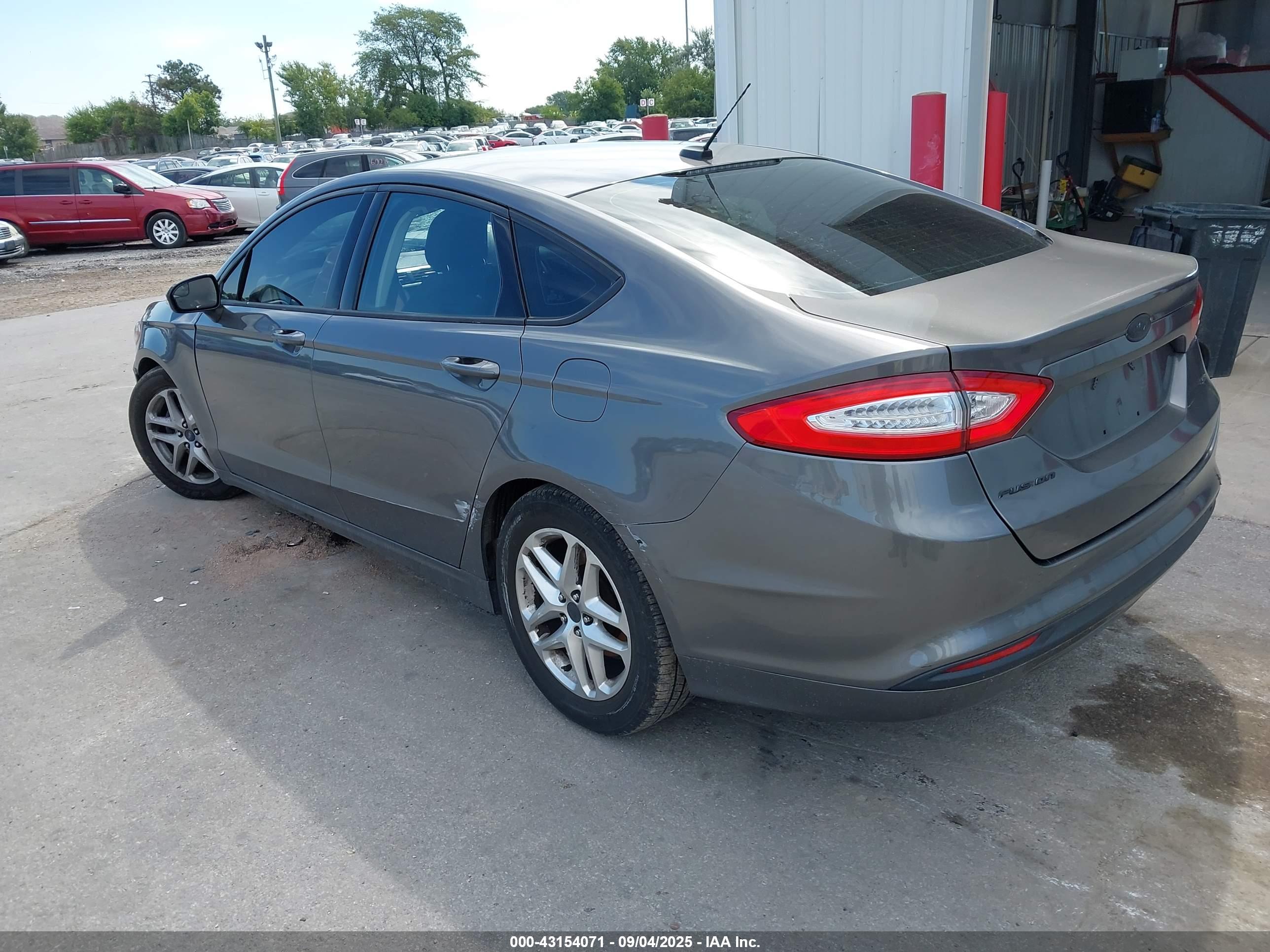FORD FUSION image 3