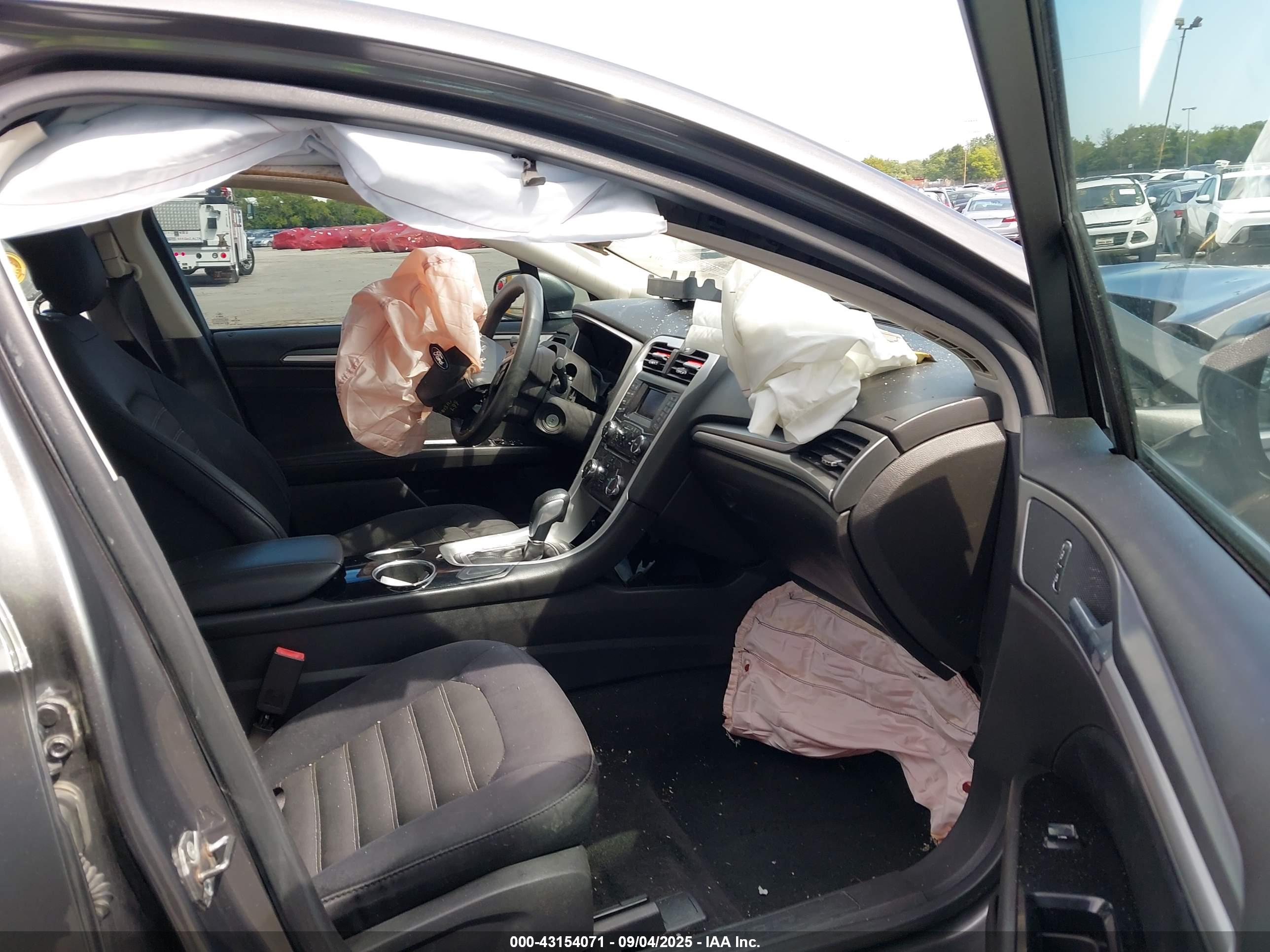 FORD FUSION image 5
