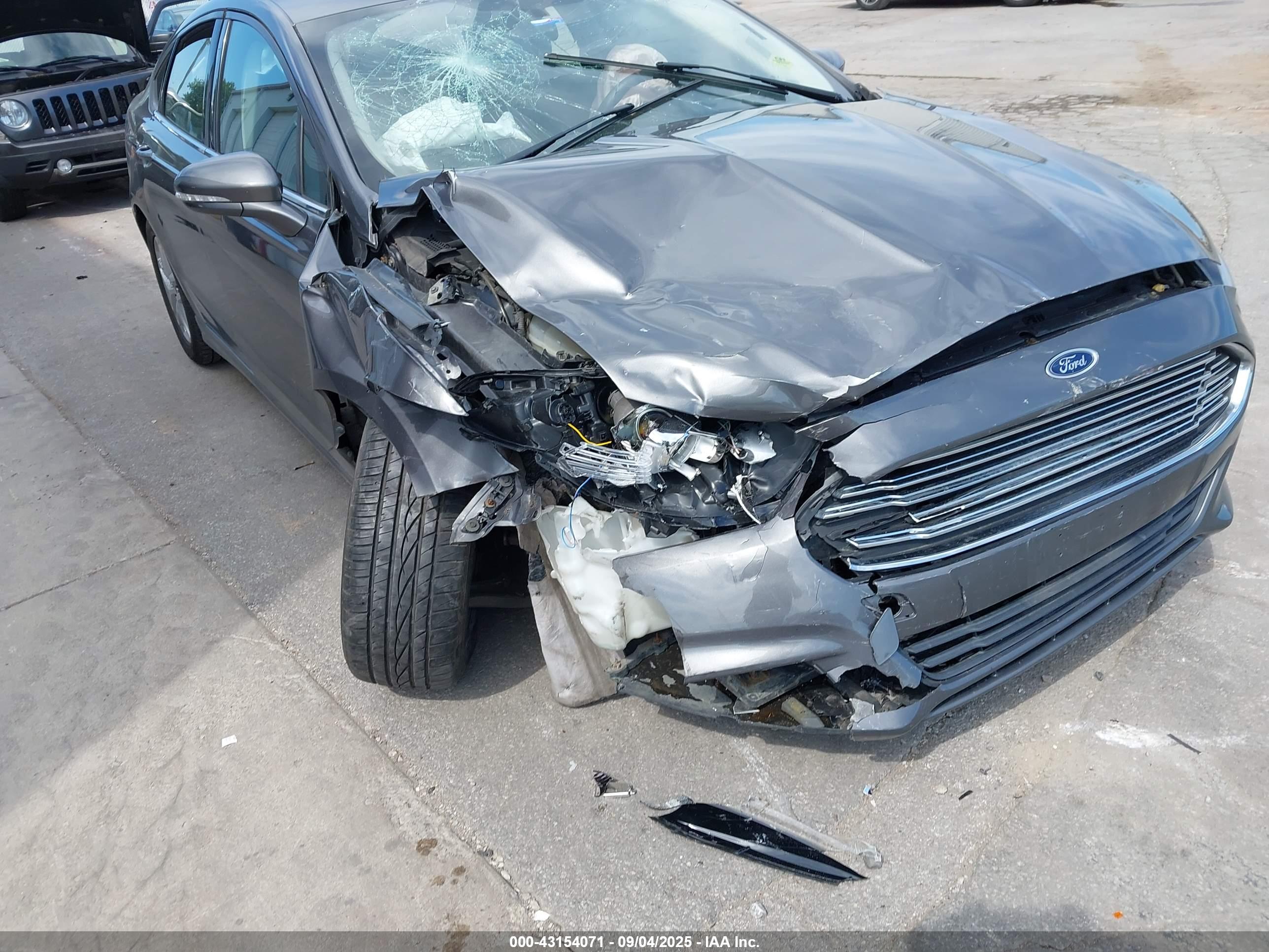 FORD FUSION image 6