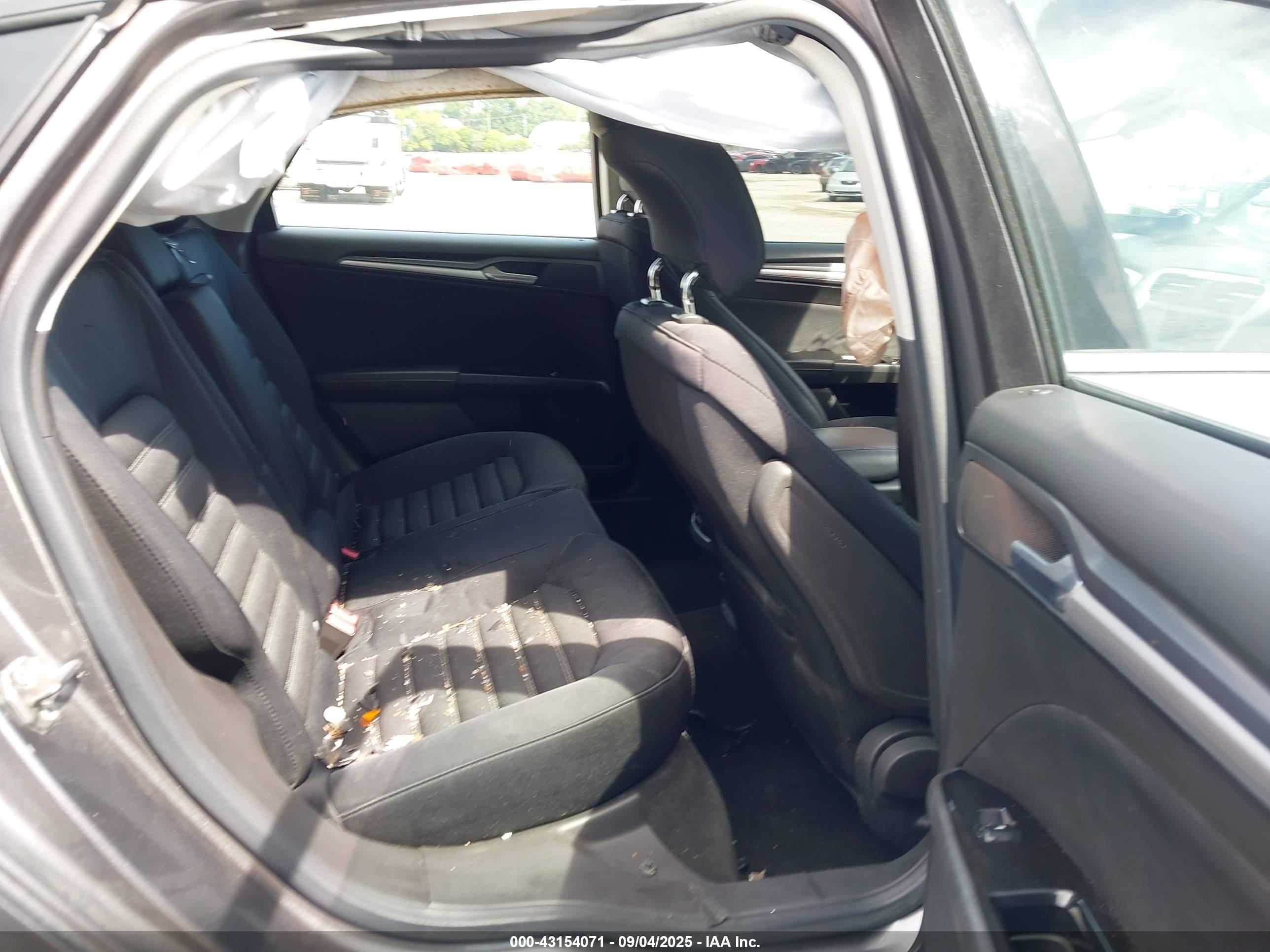 FORD FUSION image 8