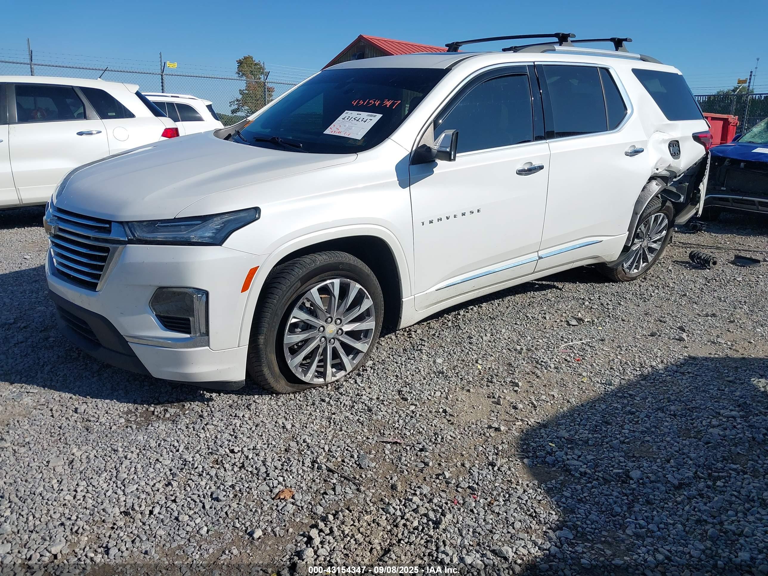 CHEVROLET TRAVERSE image 2