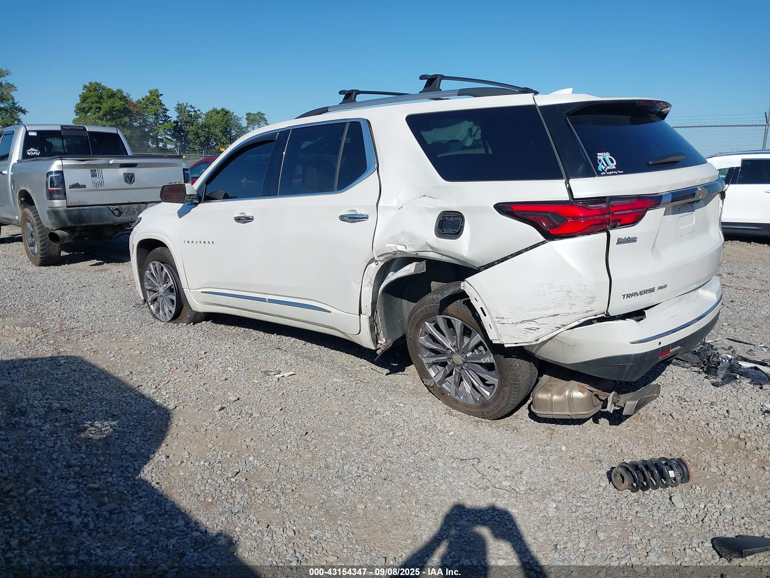 CHEVROLET TRAVERSE image 3
