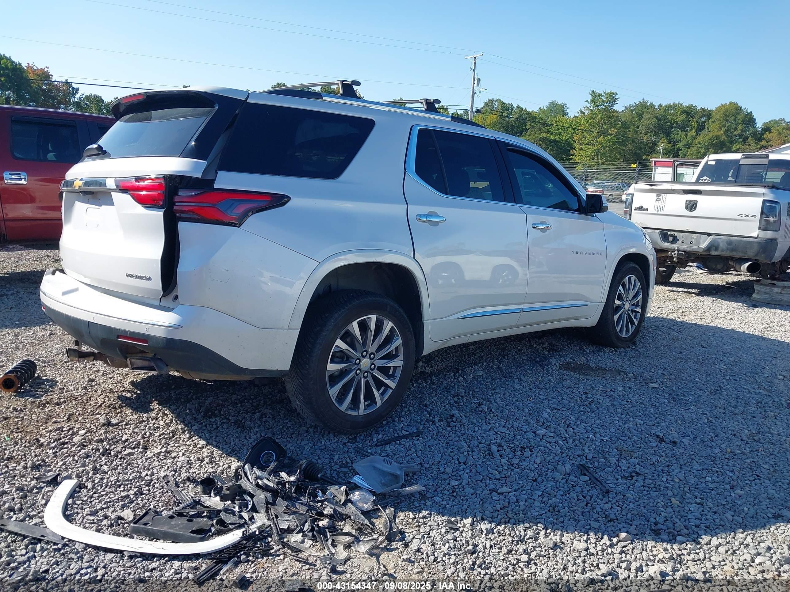CHEVROLET TRAVERSE image 4