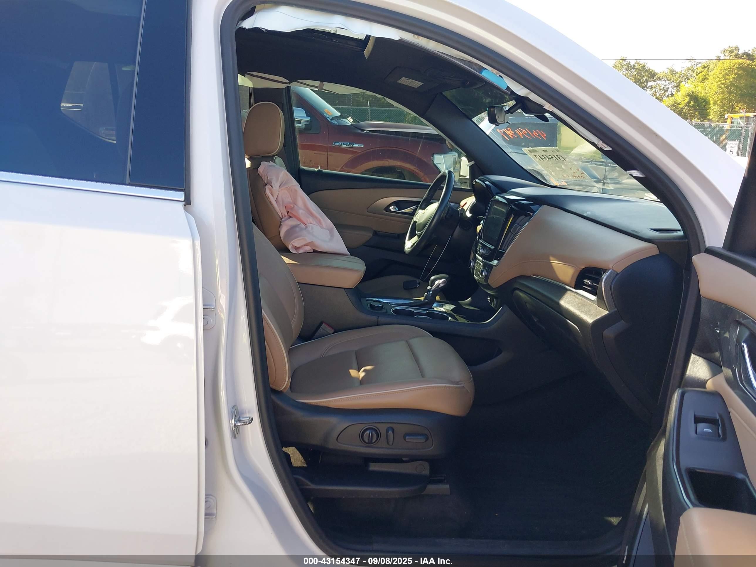 CHEVROLET TRAVERSE image 5