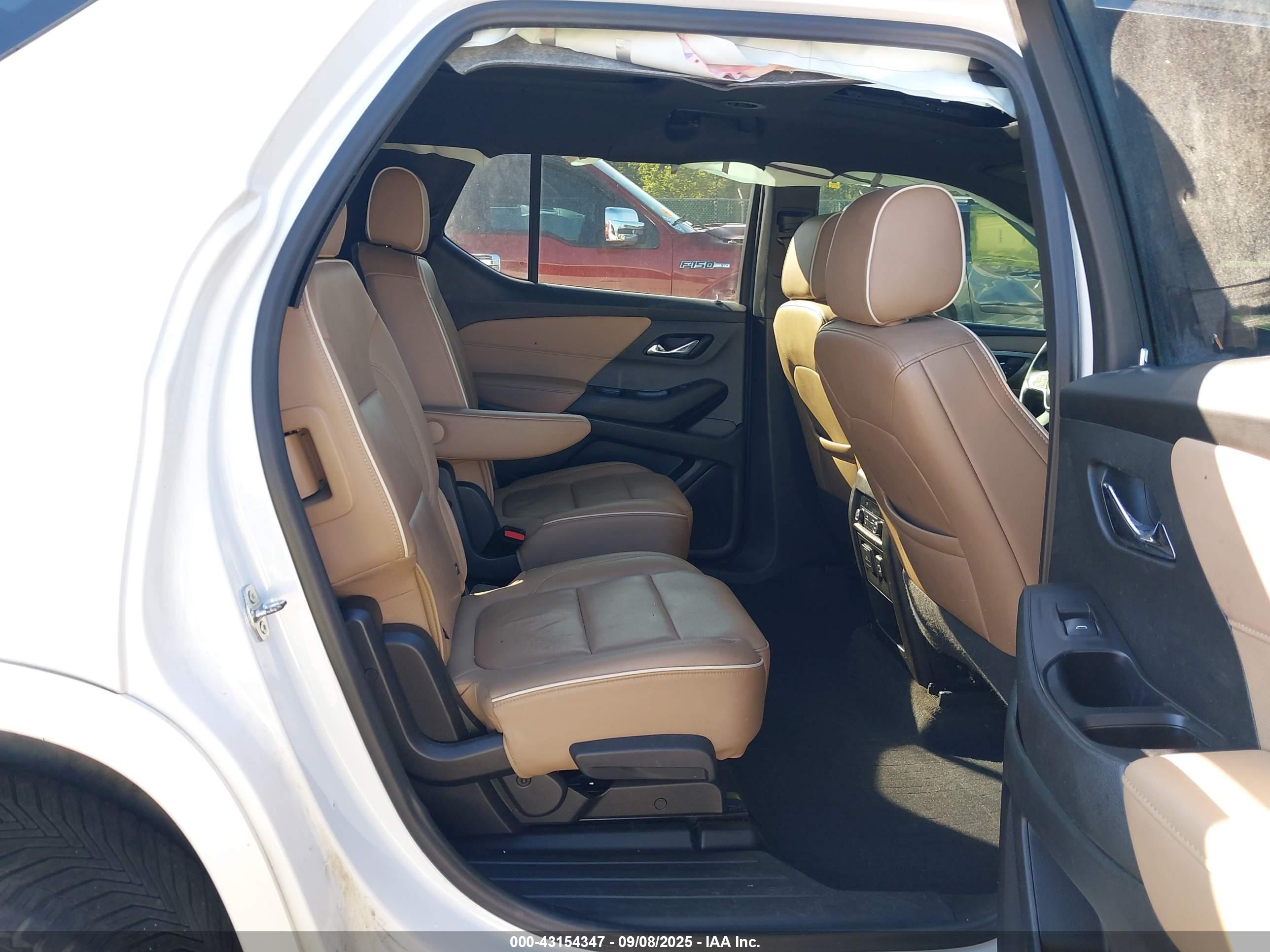 CHEVROLET TRAVERSE image 8