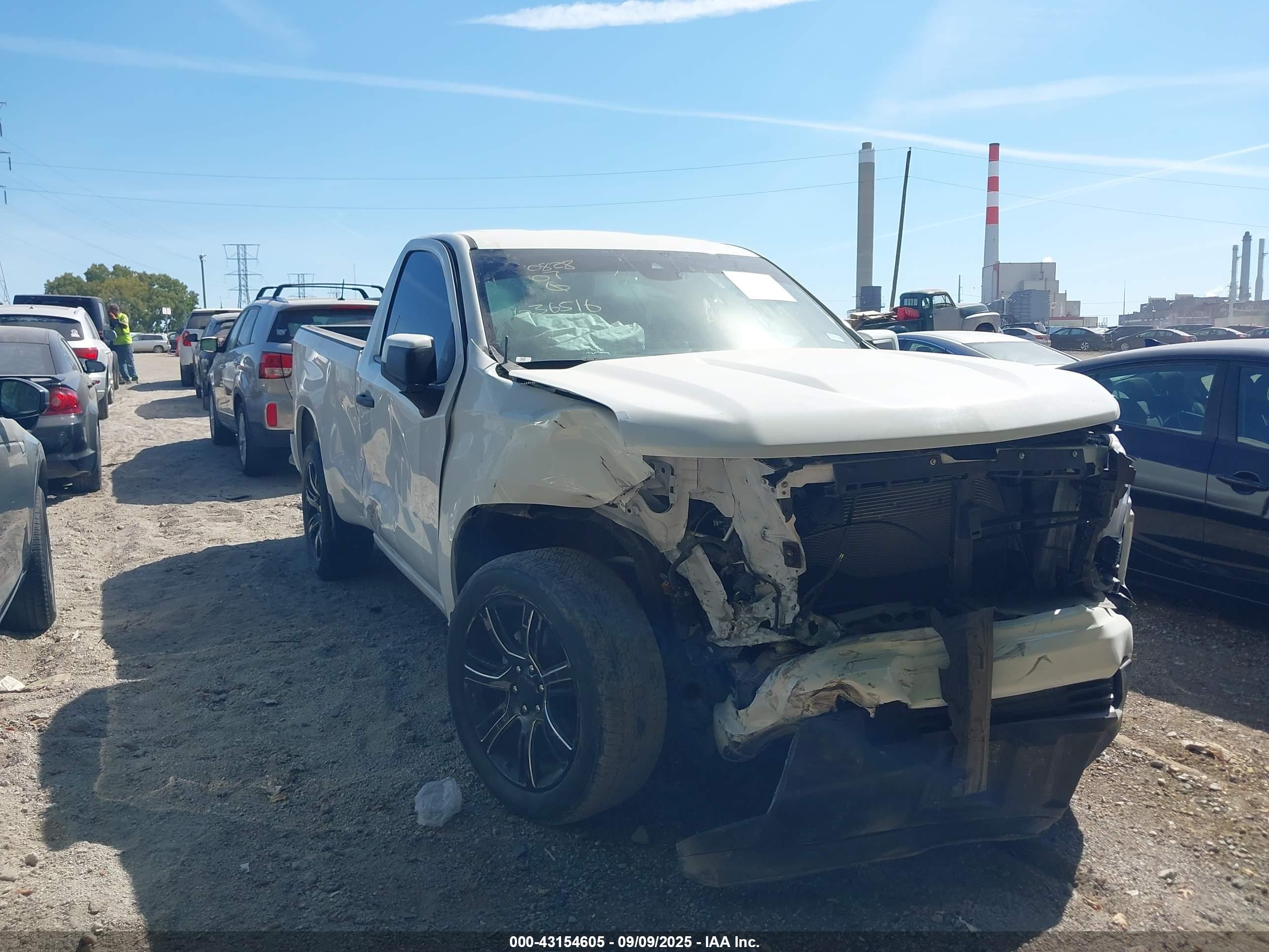 CHEVROLET SILVERADO image 6