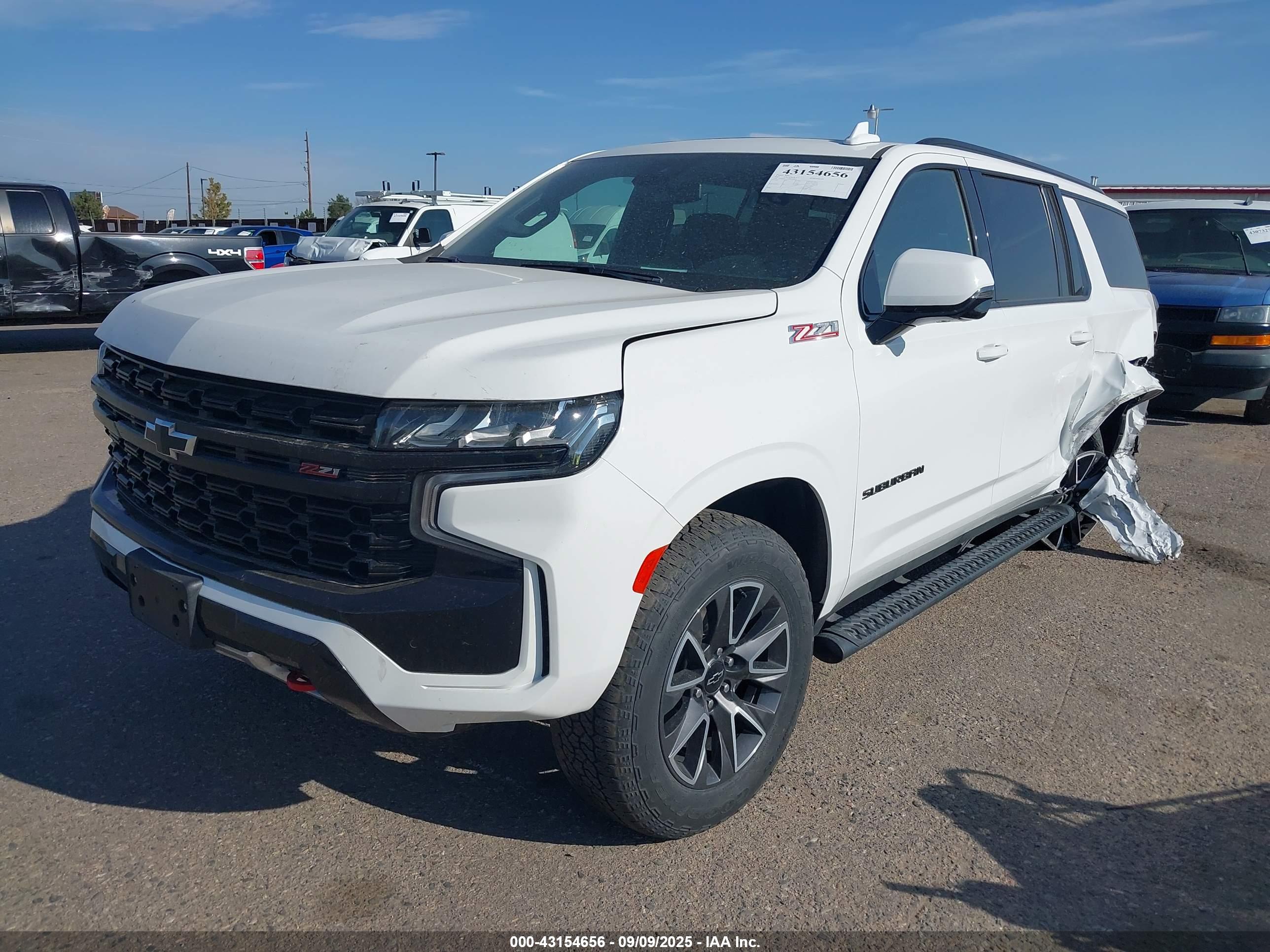 CHEVROLET SUBURBAN image 2