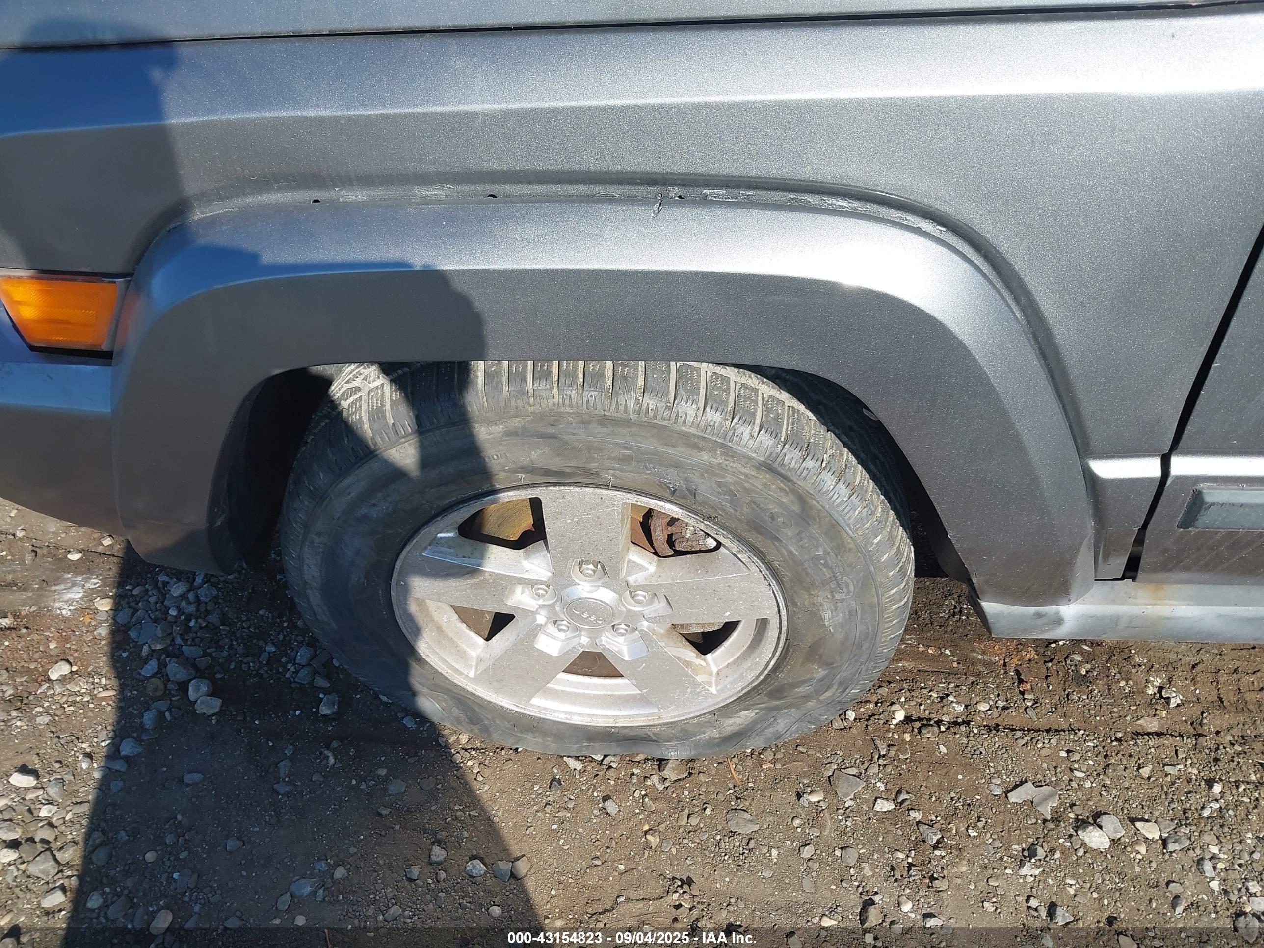 JEEP COMMANDER image 6