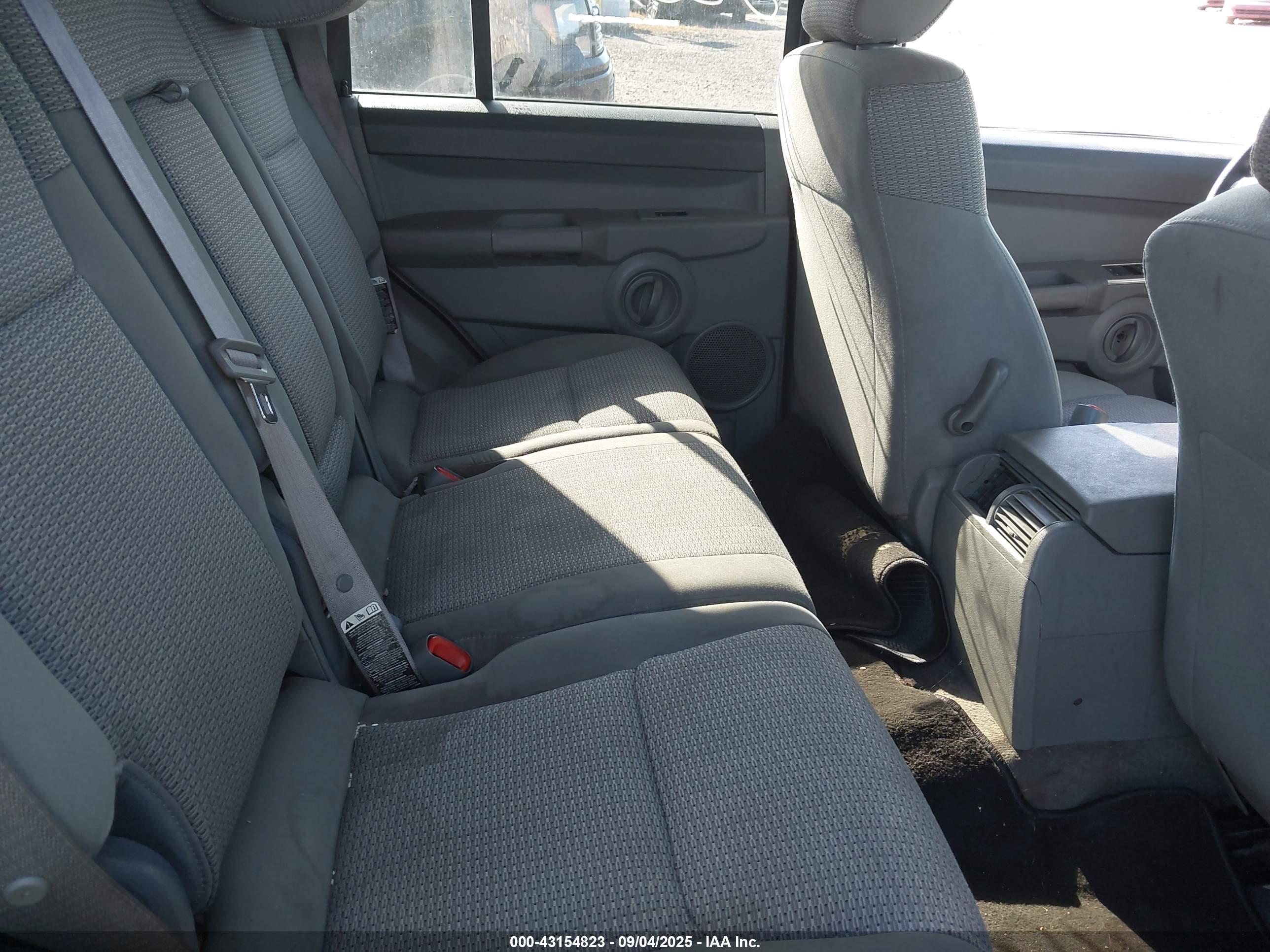JEEP COMMANDER image 8