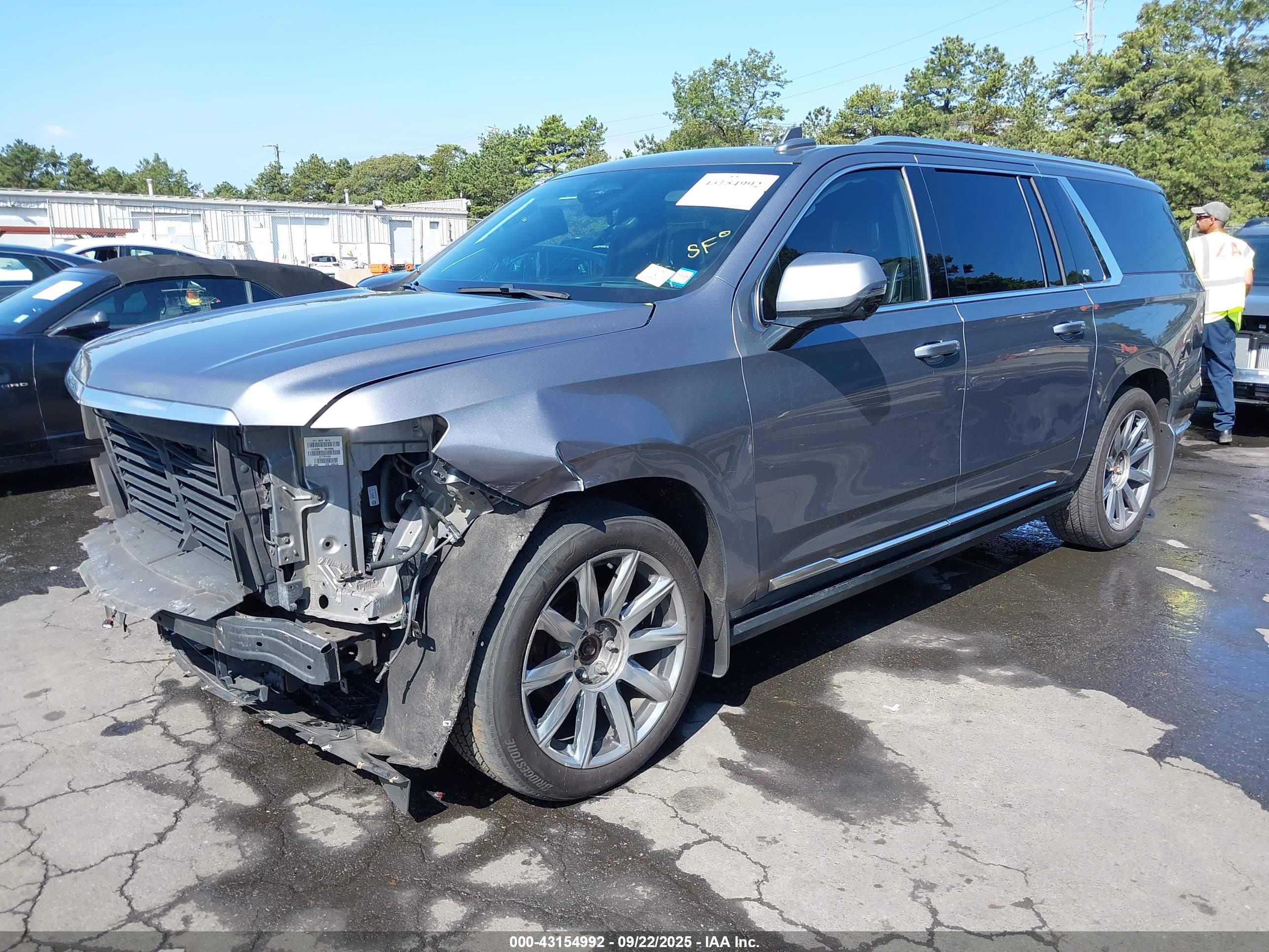 CADILLAC ESCALADE image 2