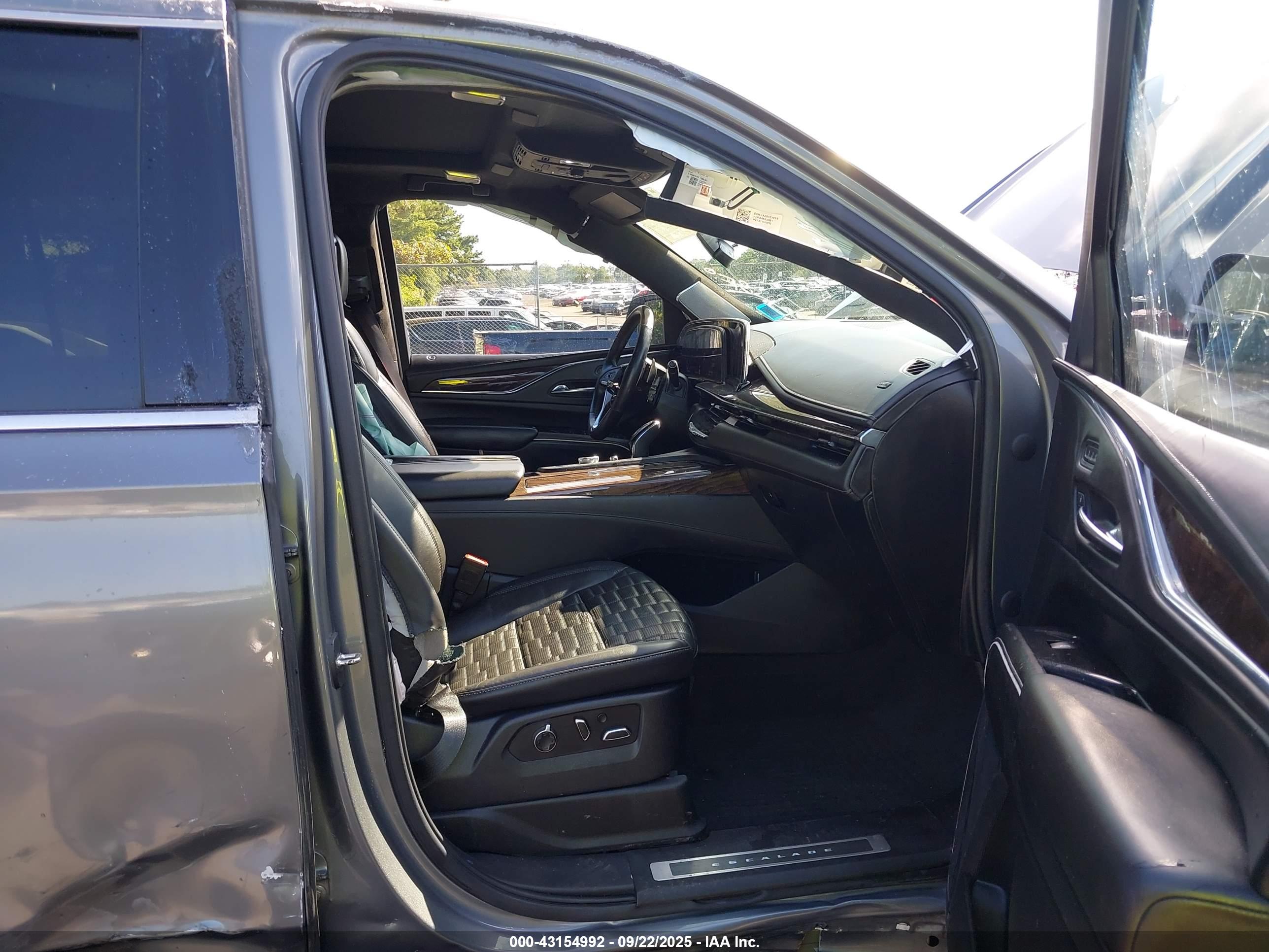 CADILLAC ESCALADE image 5