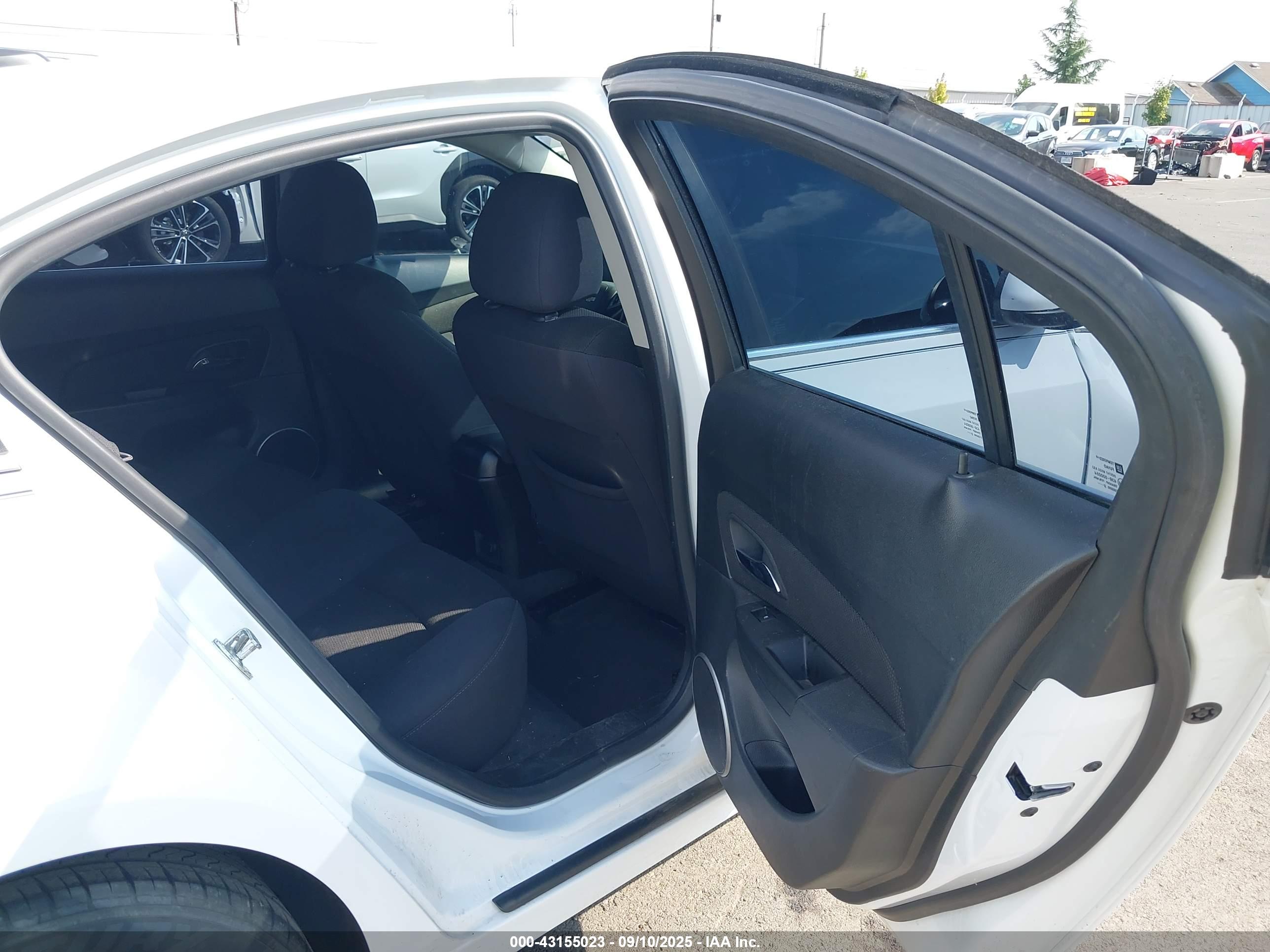 CHEVROLET CRUZE image 8
