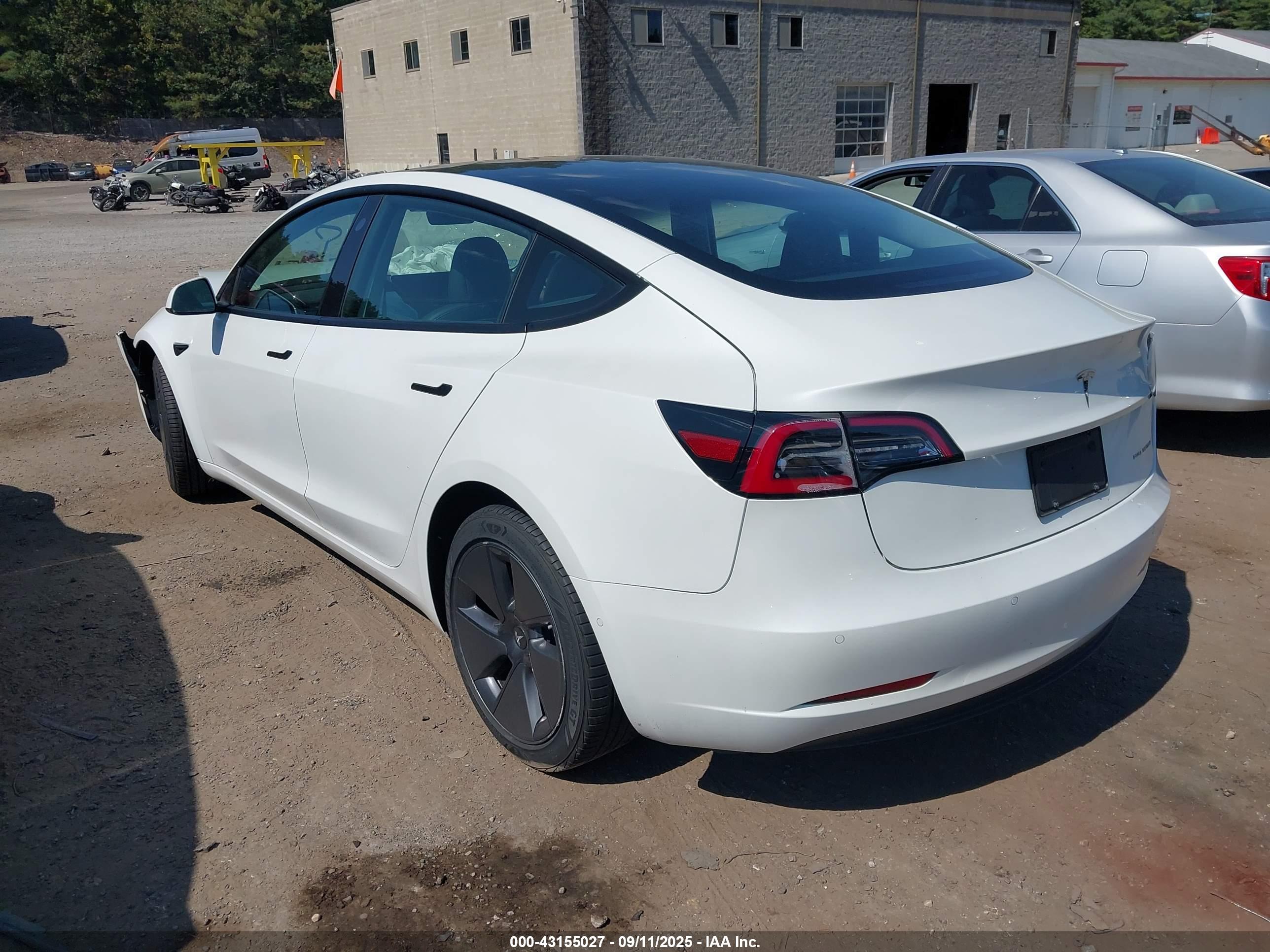 TESLA MODEL image 3