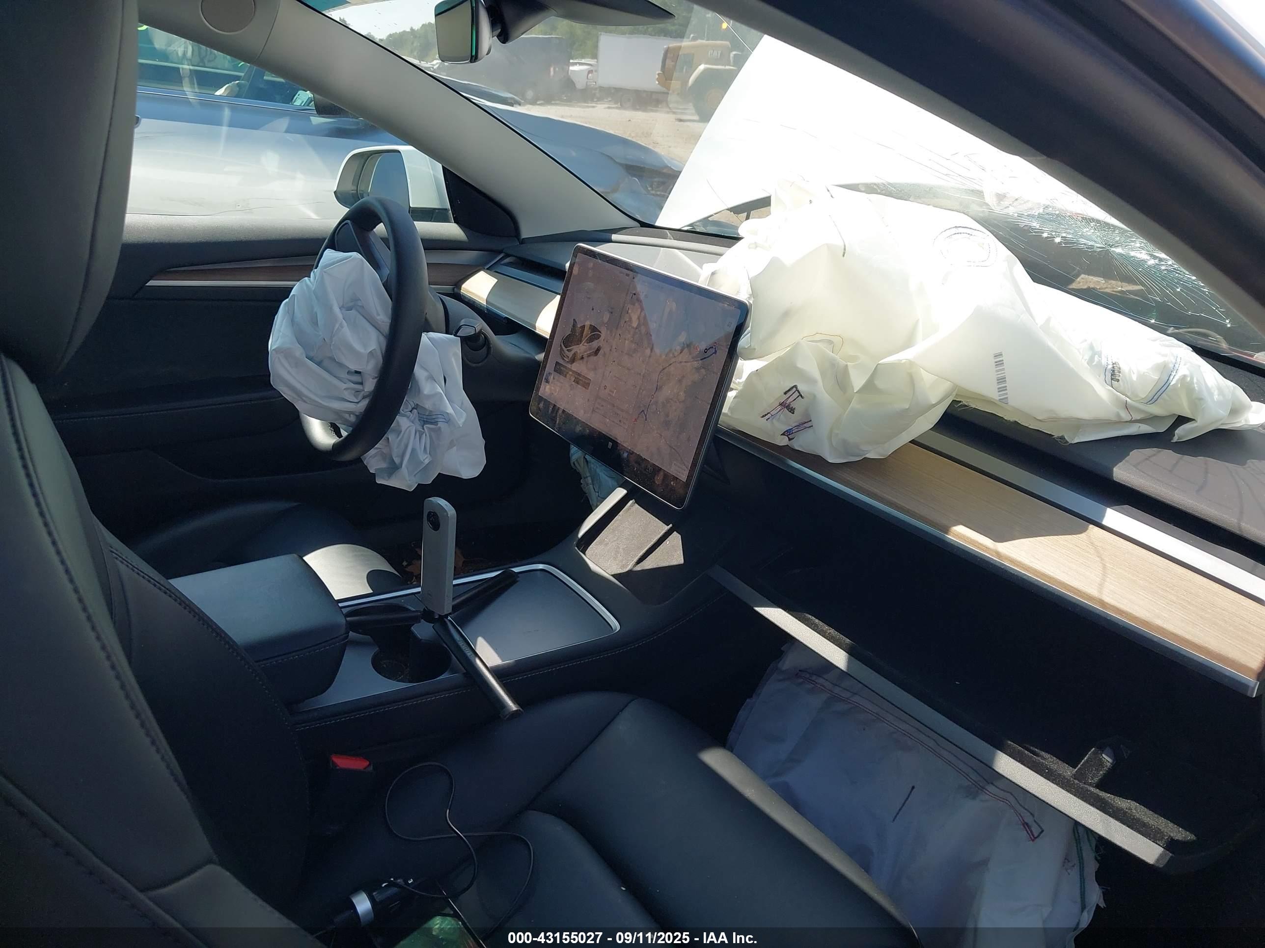 TESLA MODEL image 5