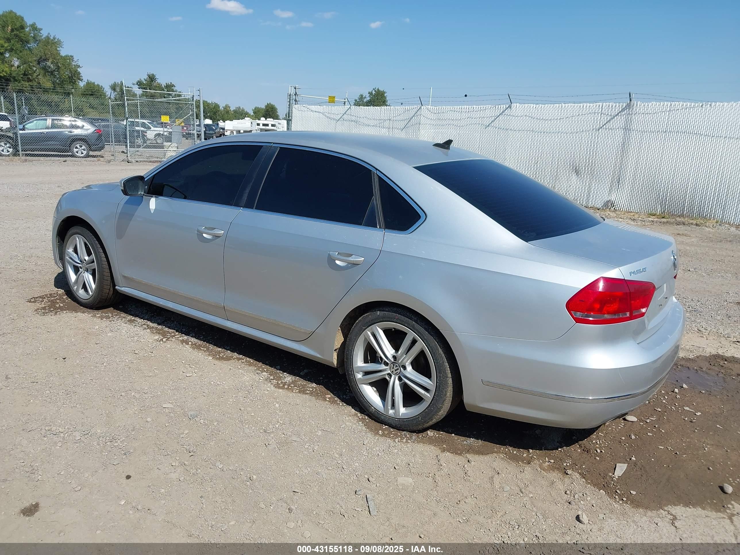 VOLKSWAGEN PASSAT image 3