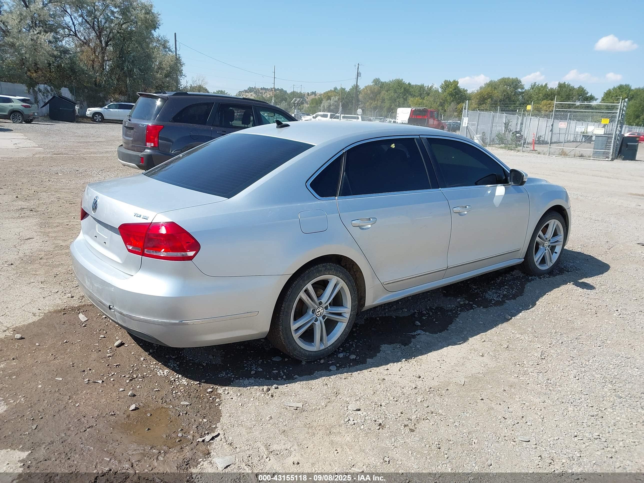 VOLKSWAGEN PASSAT image 4