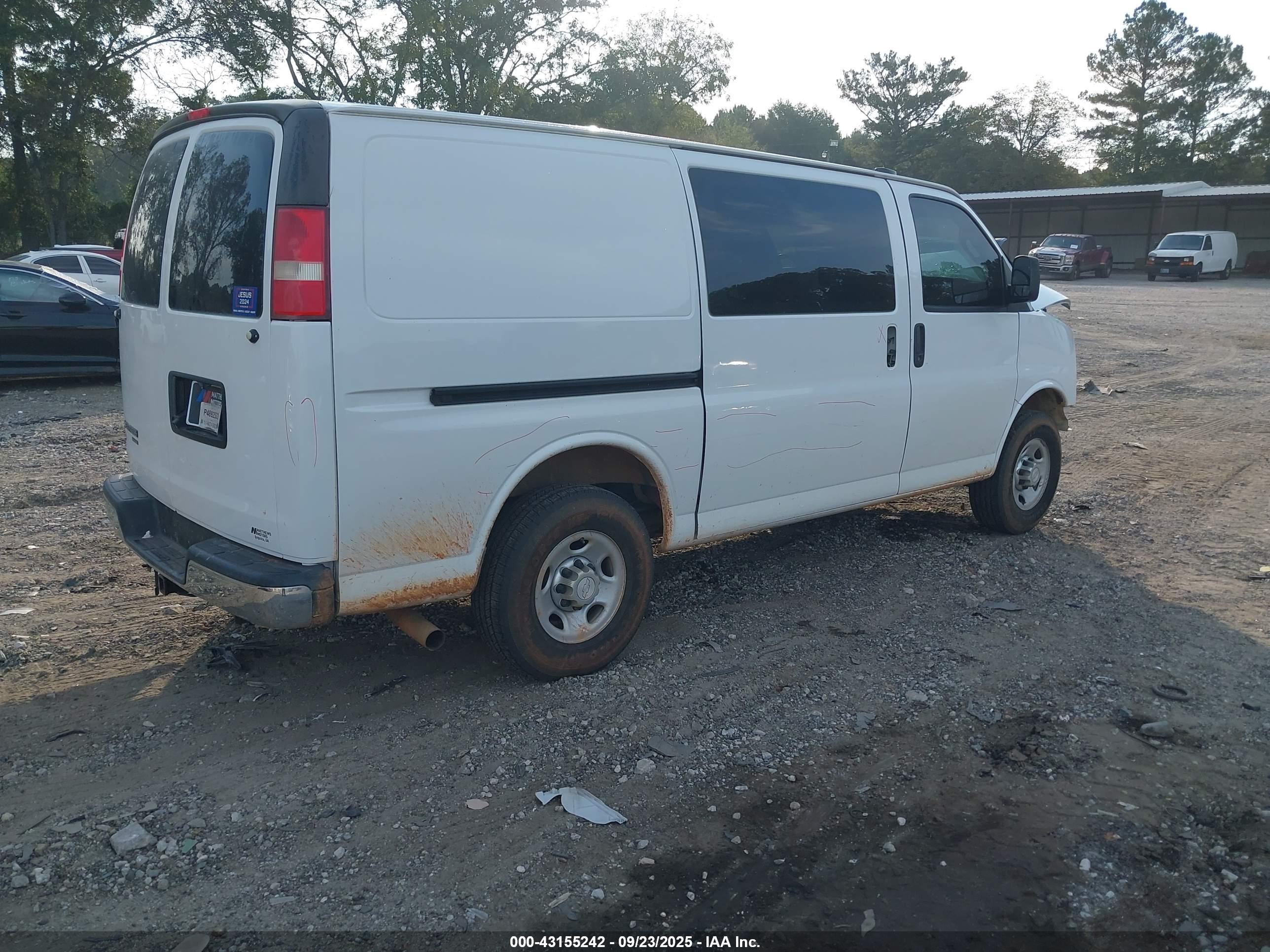 CHEVROLET EXPRESS image 4