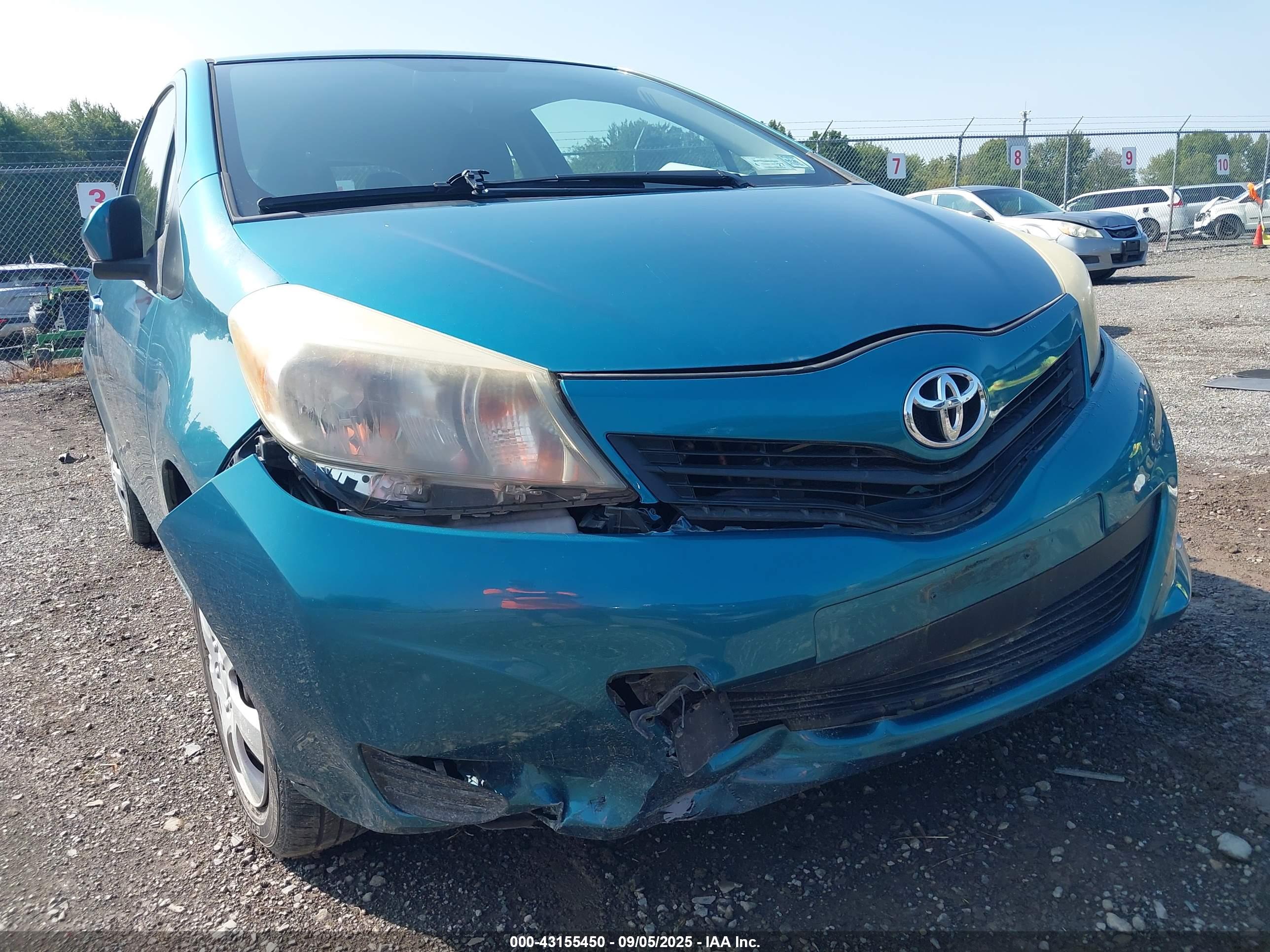 TOYOTA YARIS image 6