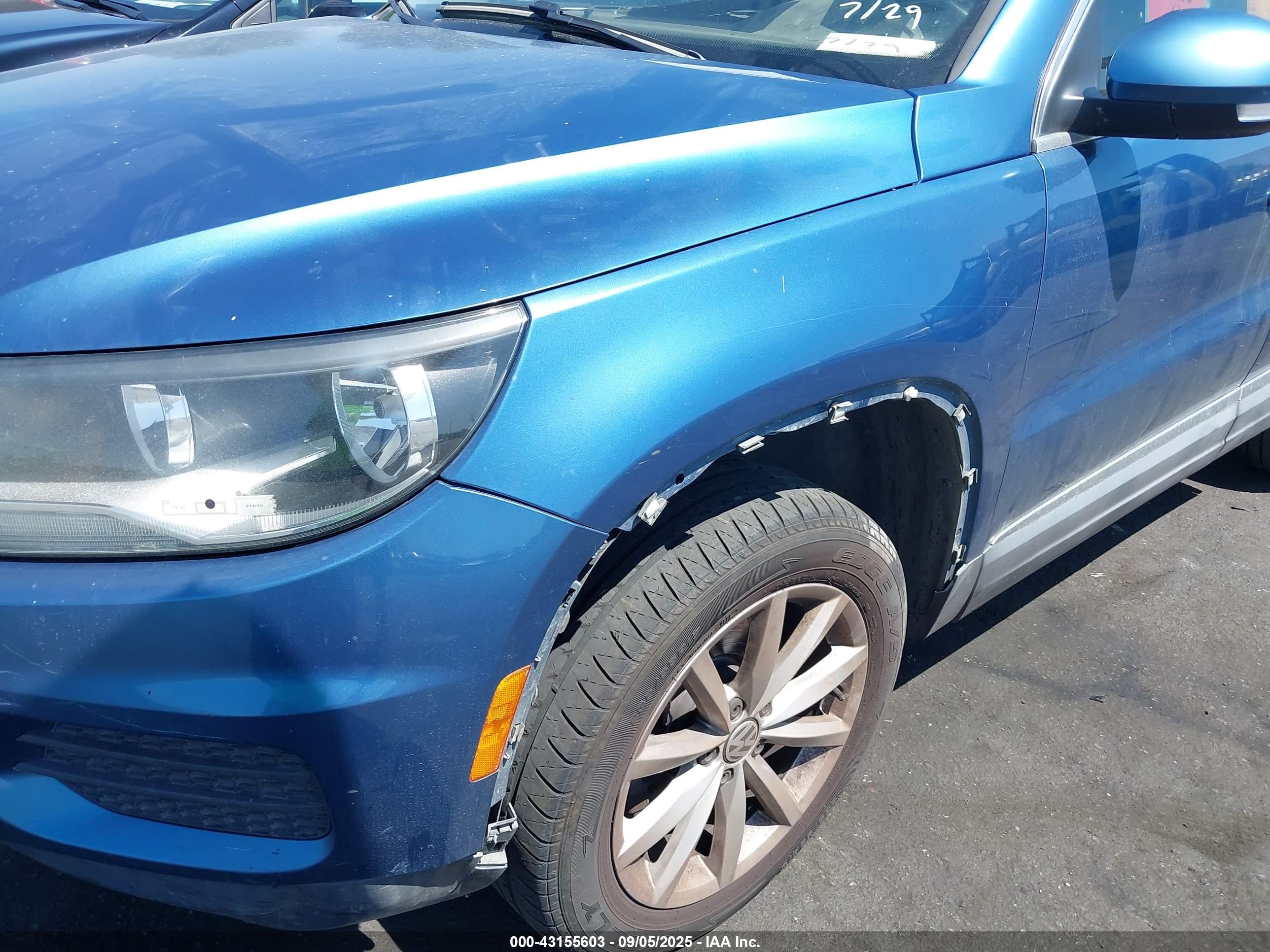 VOLKSWAGEN TIGUAN image 6