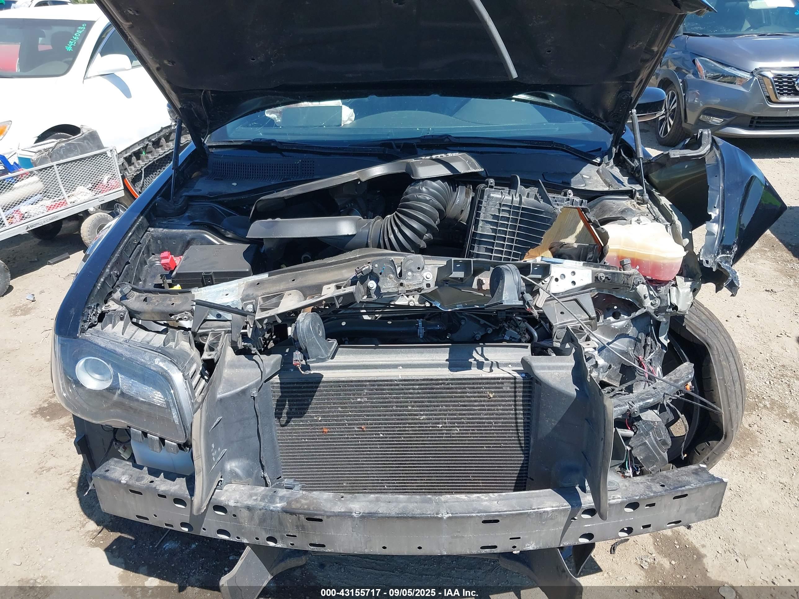 CHRYSLER 300 image 10