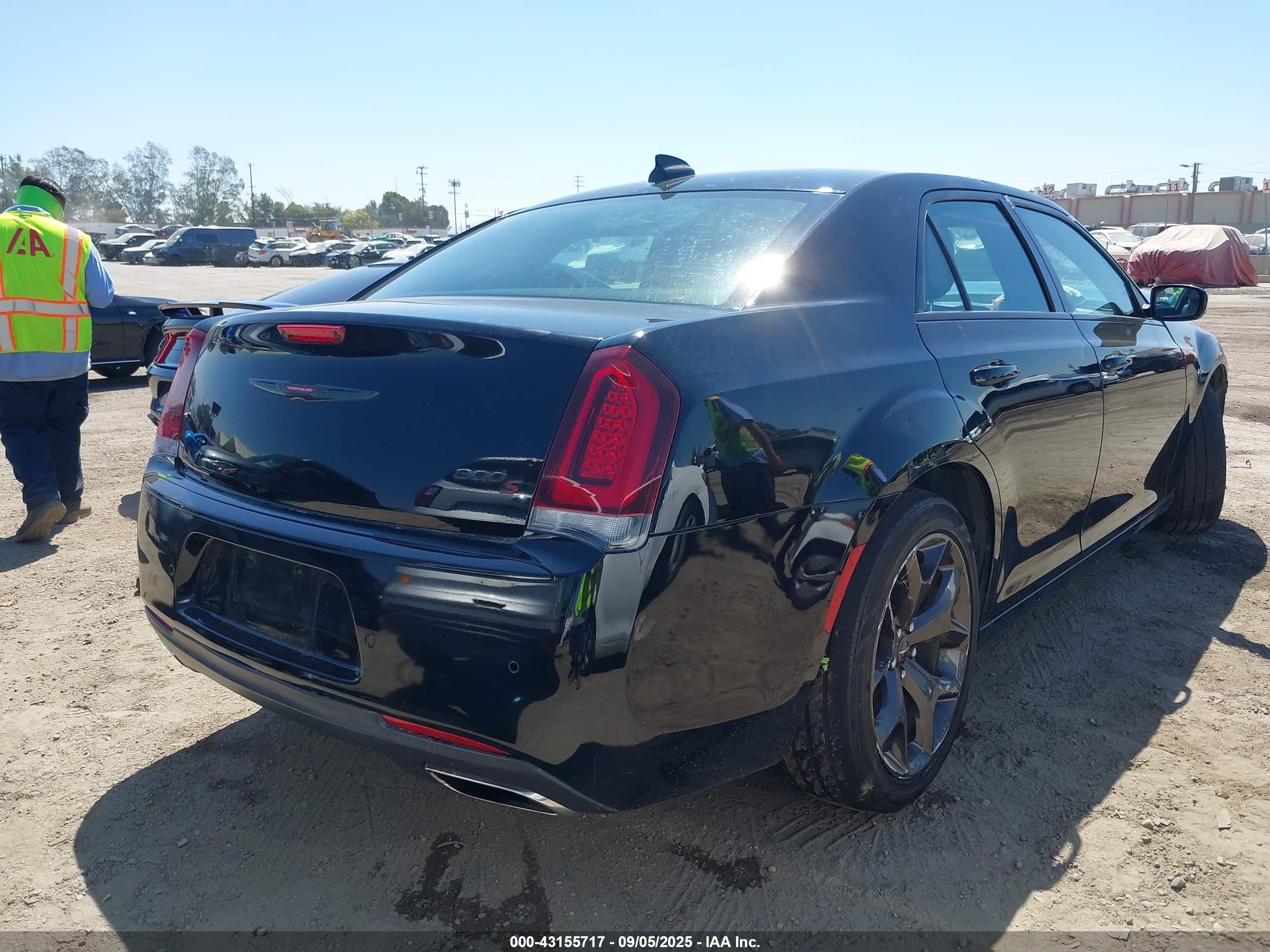 CHRYSLER 300 image 4