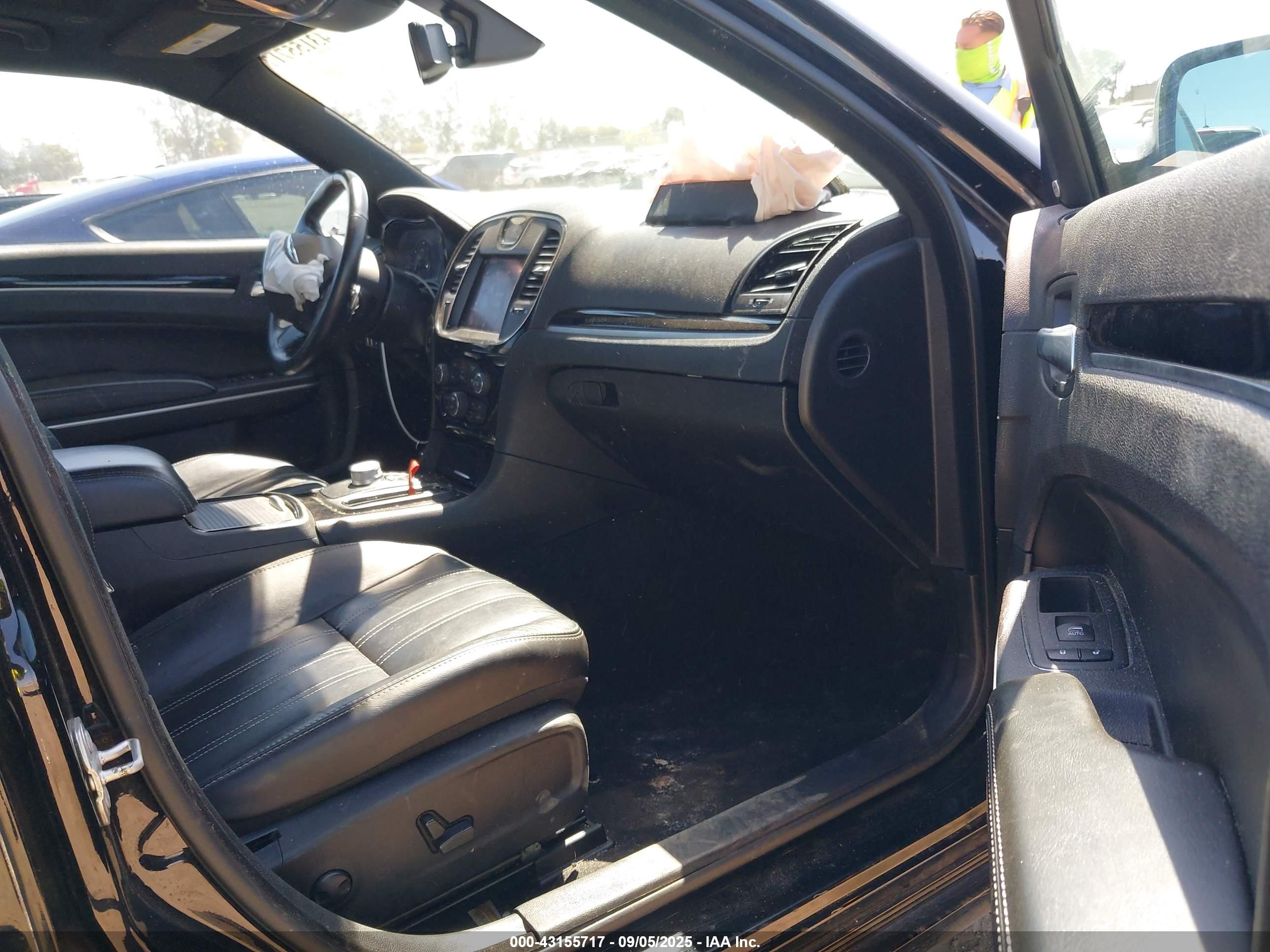 CHRYSLER 300 image 5